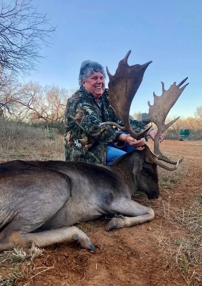 Fallow Chocolate Buck Deer Hunt Texas G2 Ranch Exotic Exotics.JPG