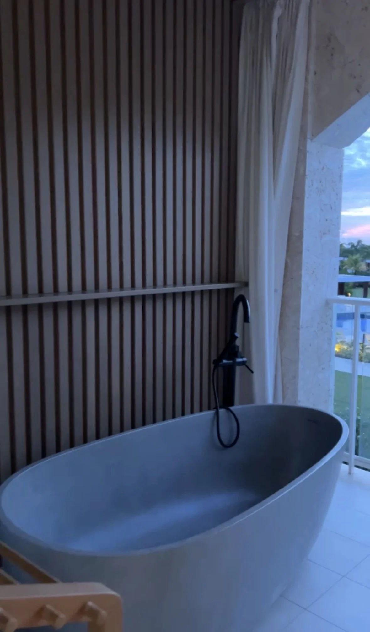 sandals-saint-vincent-lady-palm-club-suite-tub.JPEG
