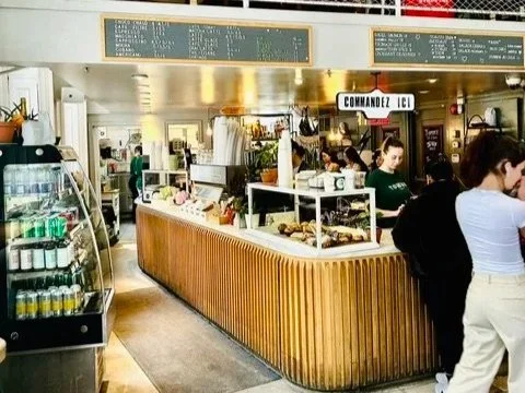 Tommy Café Old Port Montreal,