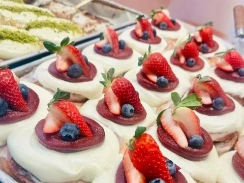ROLLYS Dessert Shop Downtown Montreal