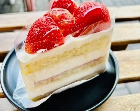 Dessert Cafe MOMO Monkland Ave