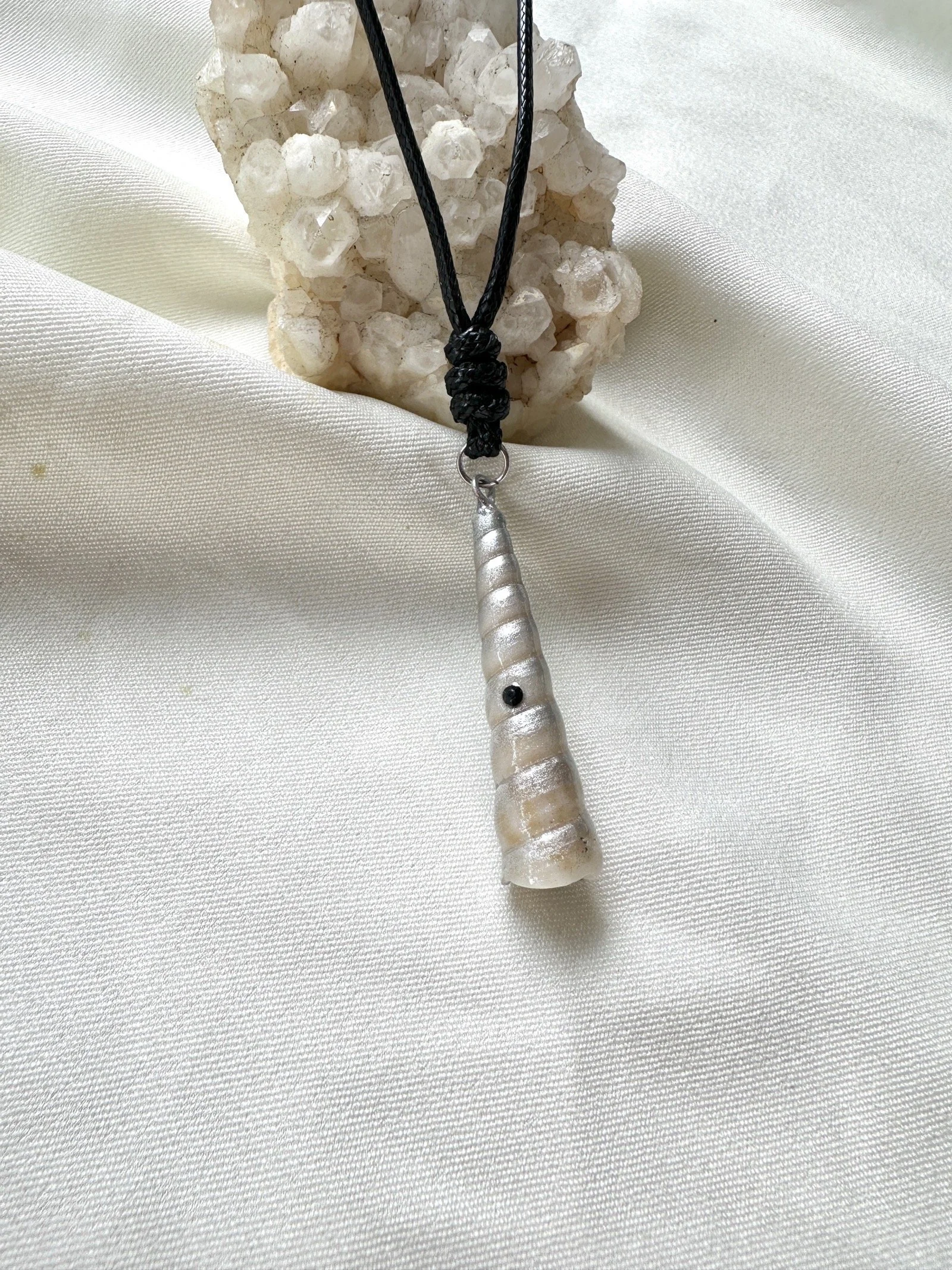 natural-shell-pendant-necklace-handcrafted-phuket-0.JPG