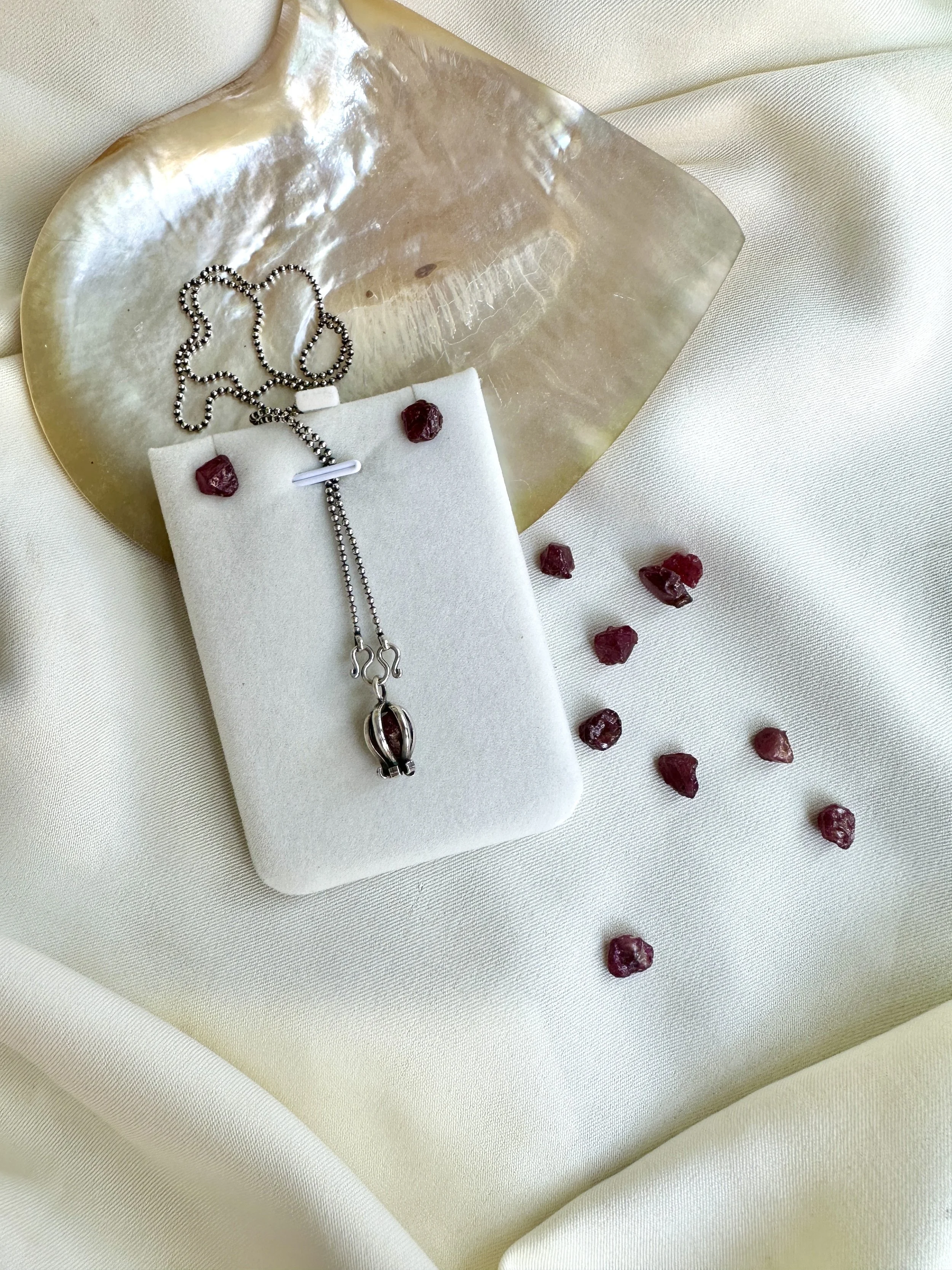 boho-garnet-silver-pendant.JPG