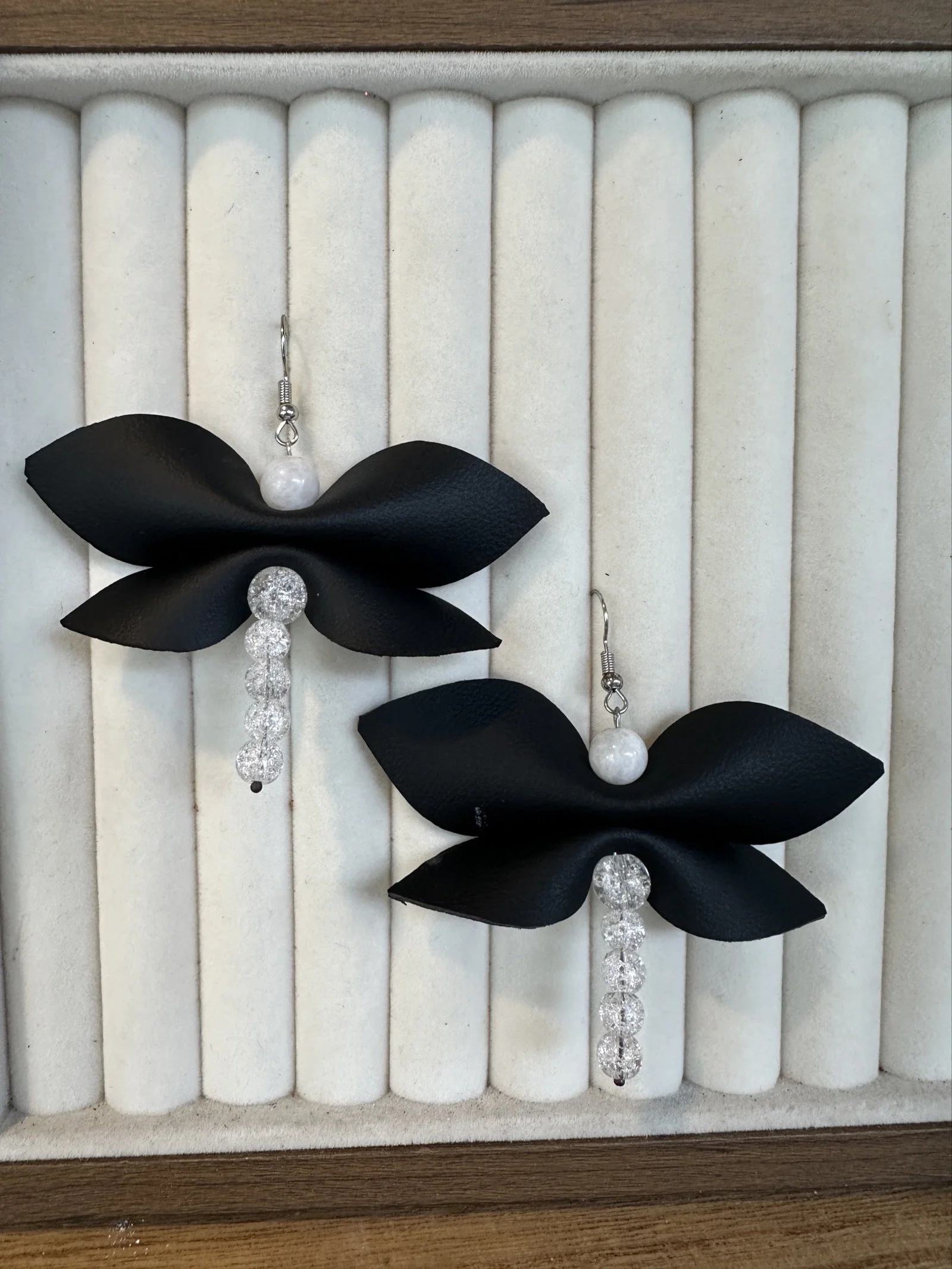 nature-inspired-leather-earrings-zodiac-phuket.JPG