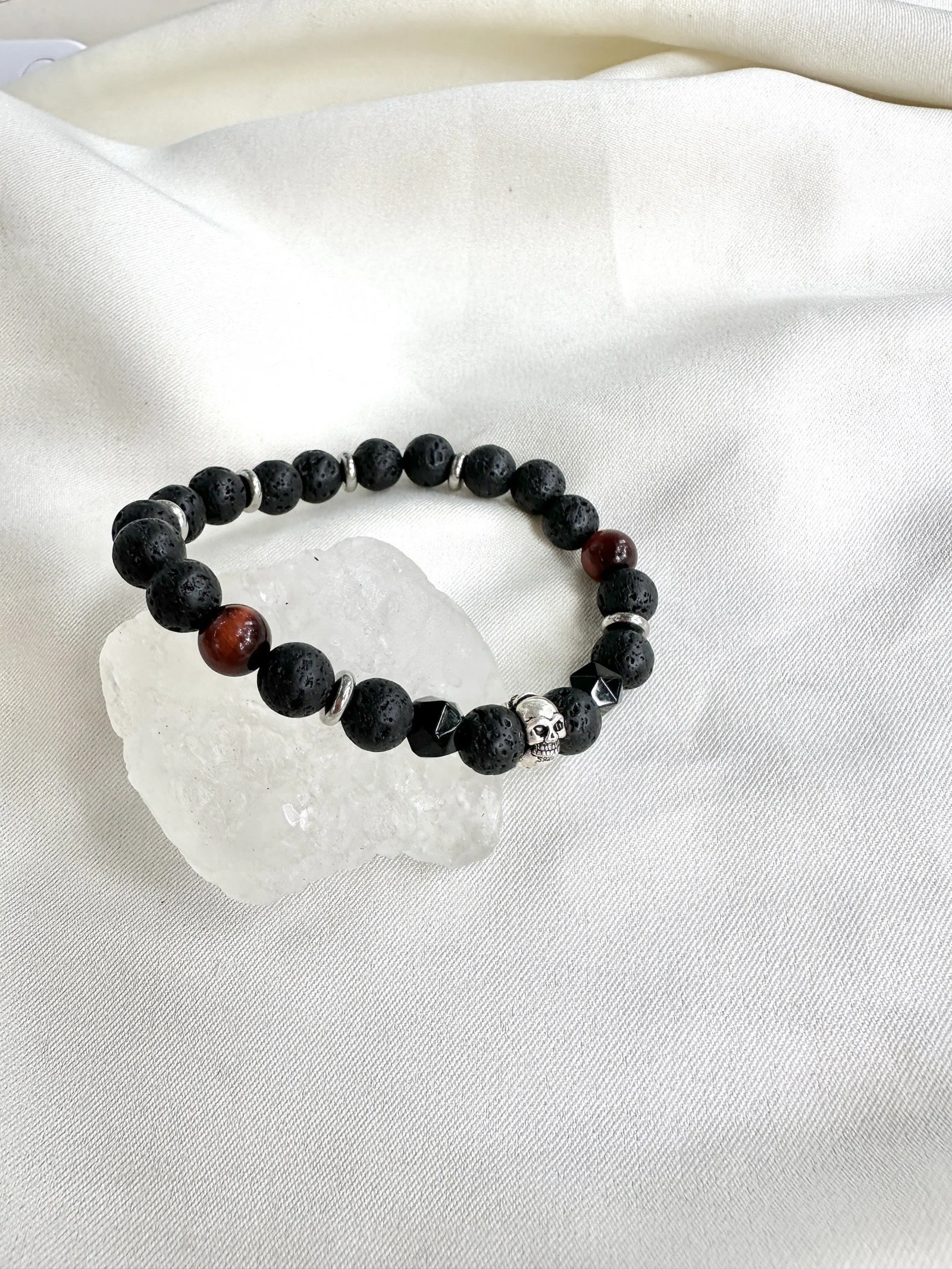 tiger-eye-mens-crystal-bracelet-skull.JPG