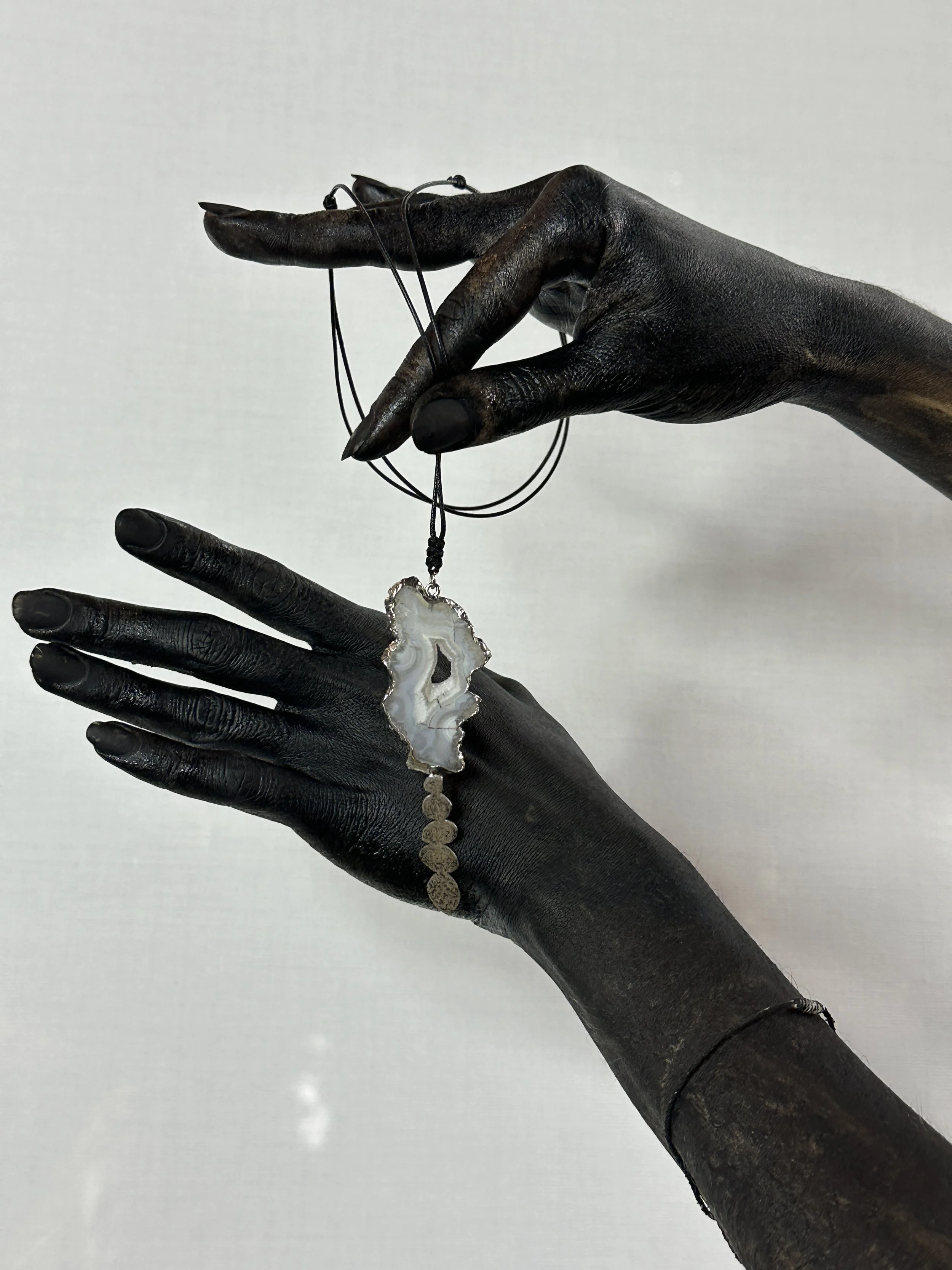 white-agate-silver-necklace-detail-art-vision.JPG