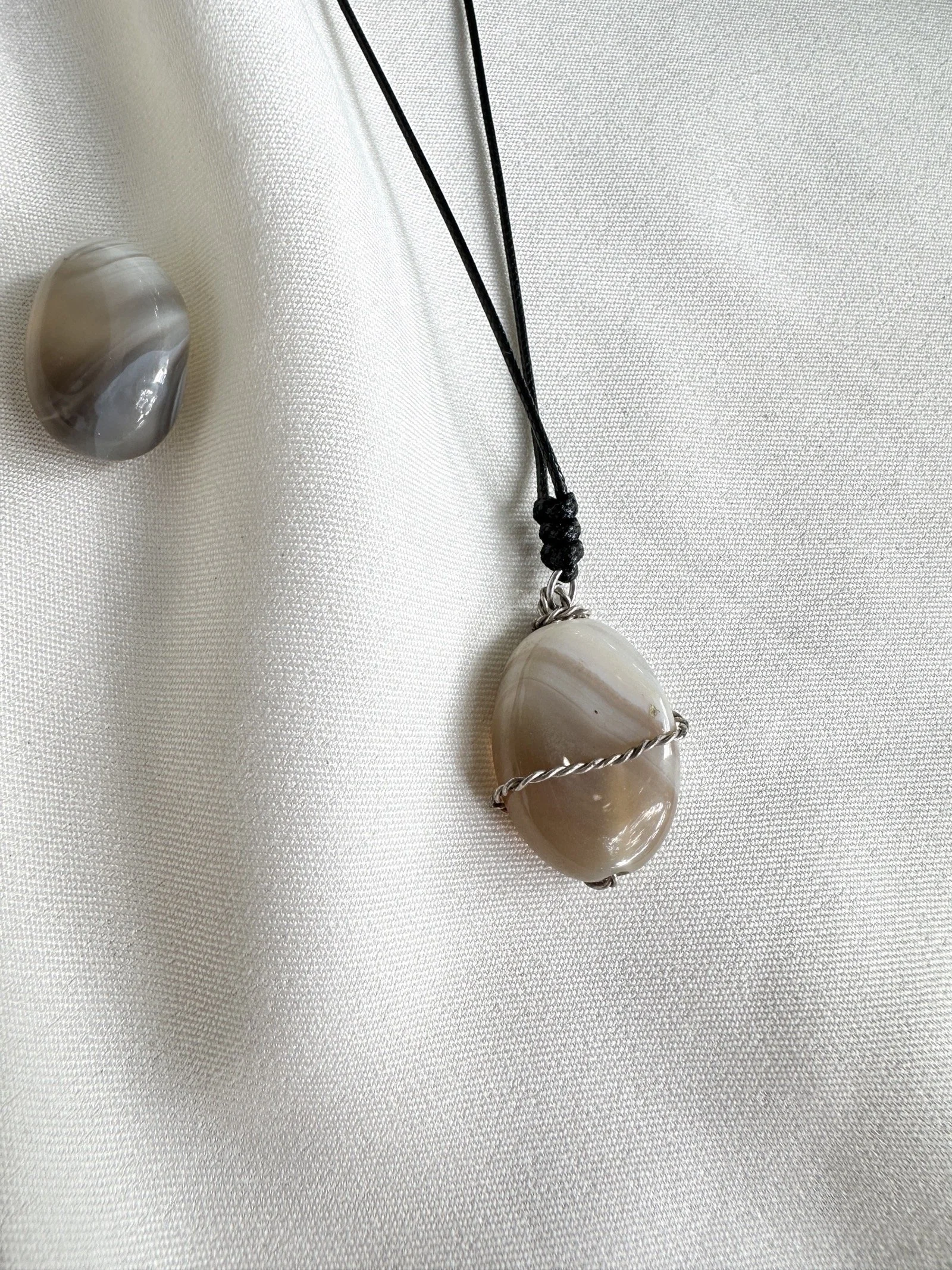 wire-wrapped-botswana-agate-gemstone-pendant-back.JPEG