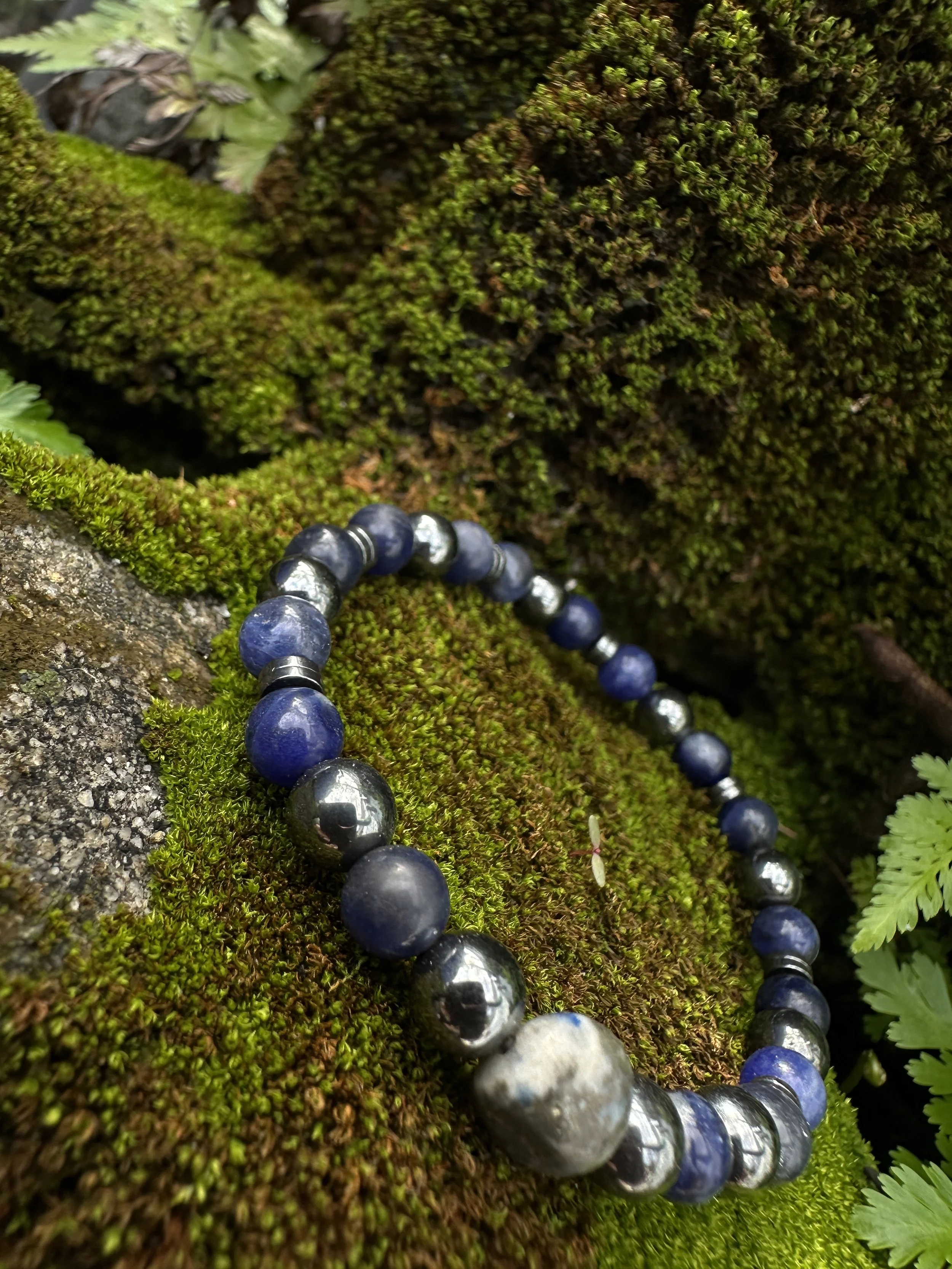 lapis-lazuli-hematite-bracelet.JPG