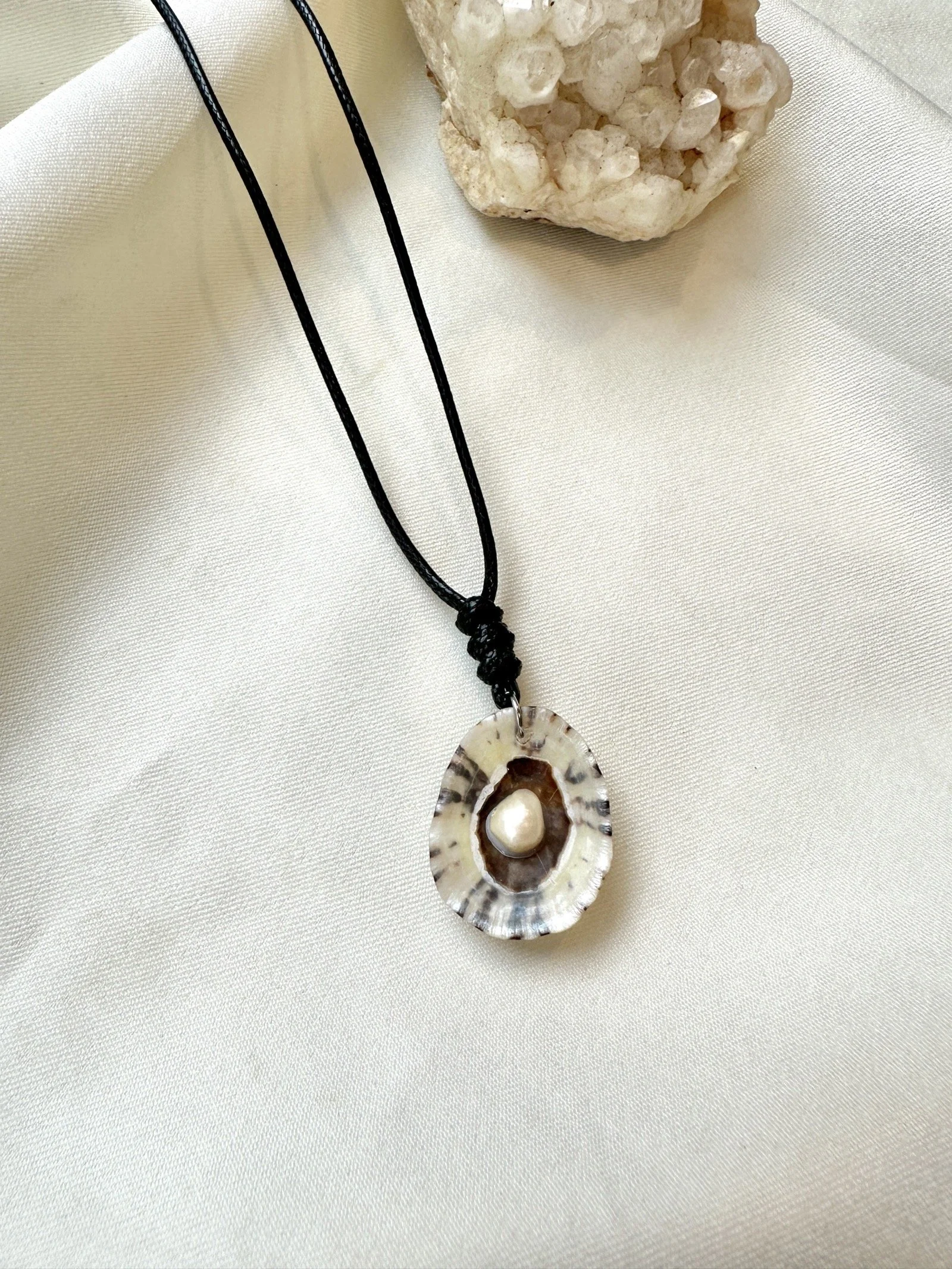 handmade-shell-pendant-pearl-necklace.JPG