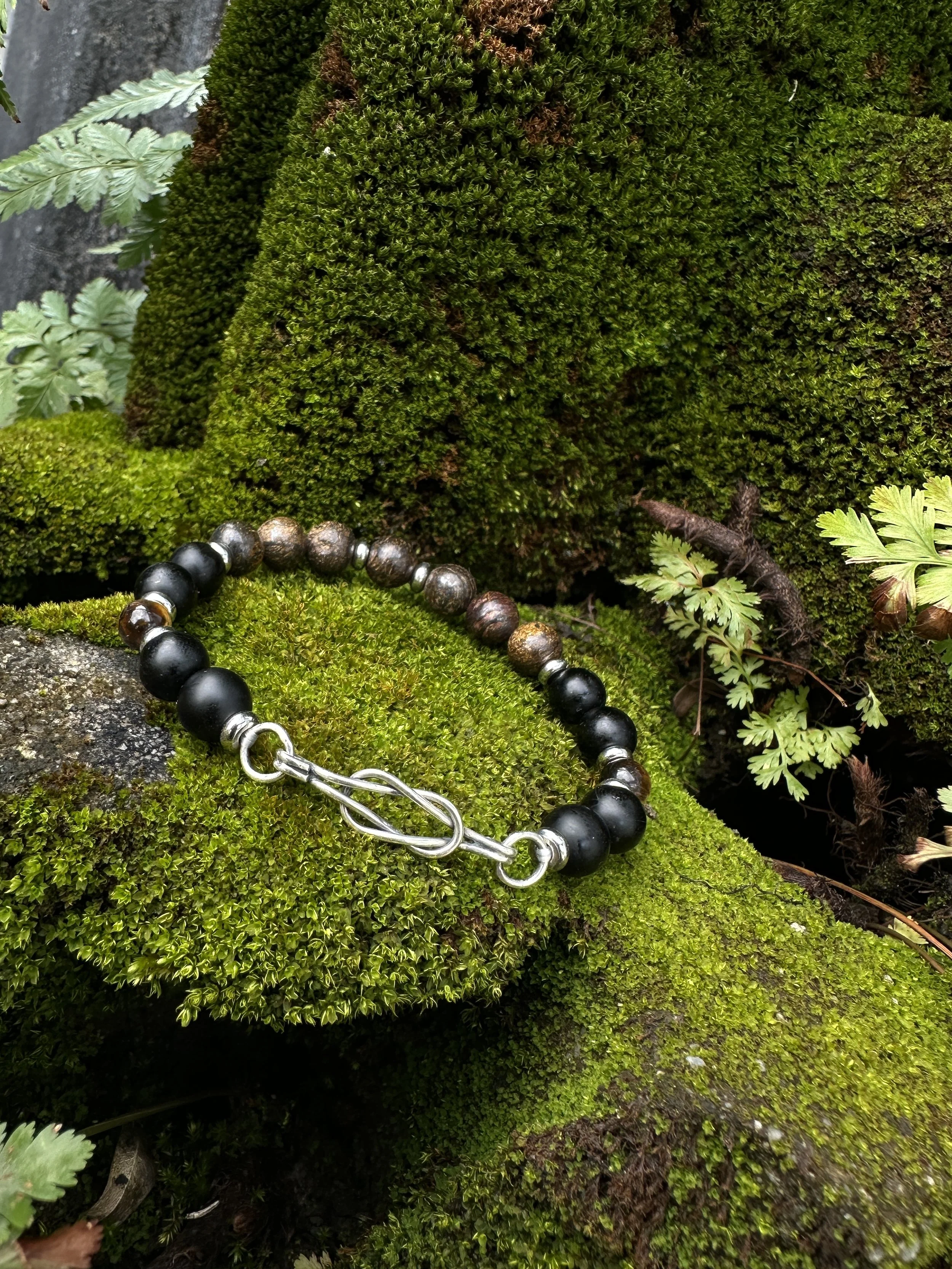 bronzite-tiger-eye-black-agate-bracelet.JPG