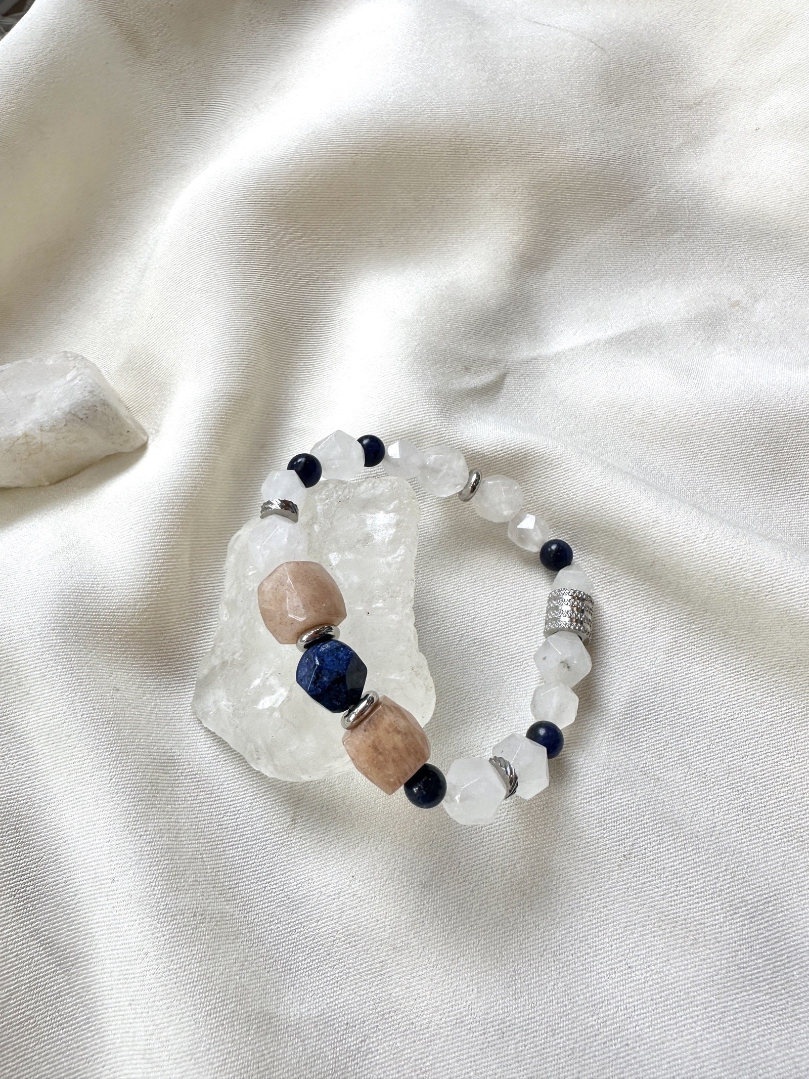 sunstone-lapis-lazuli-white-agate-bracelet.JPG