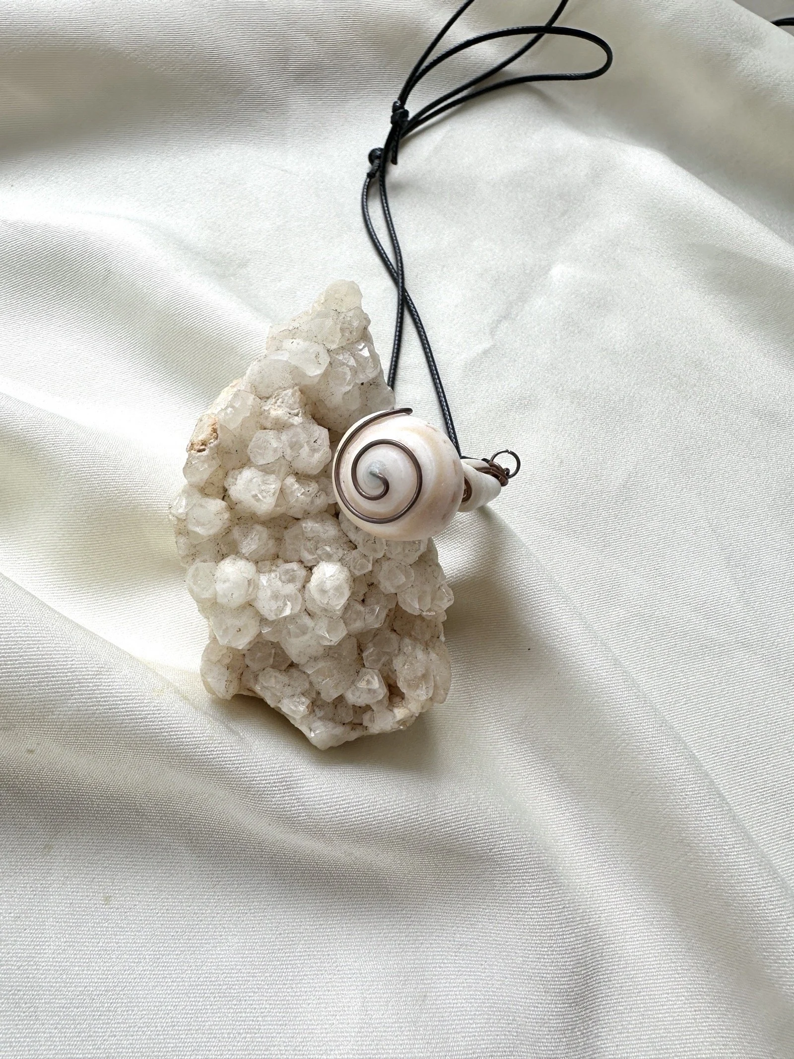handcrafted-shell-copper-pendant-zodiac-phuket-04.JPG