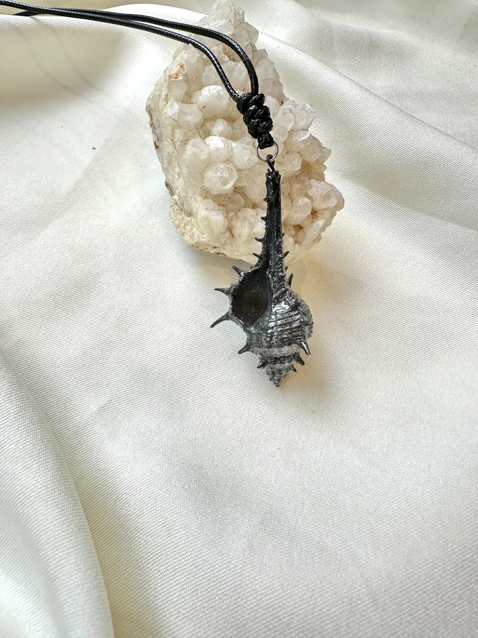 ocean-inspired-shell-necklace.JPG
