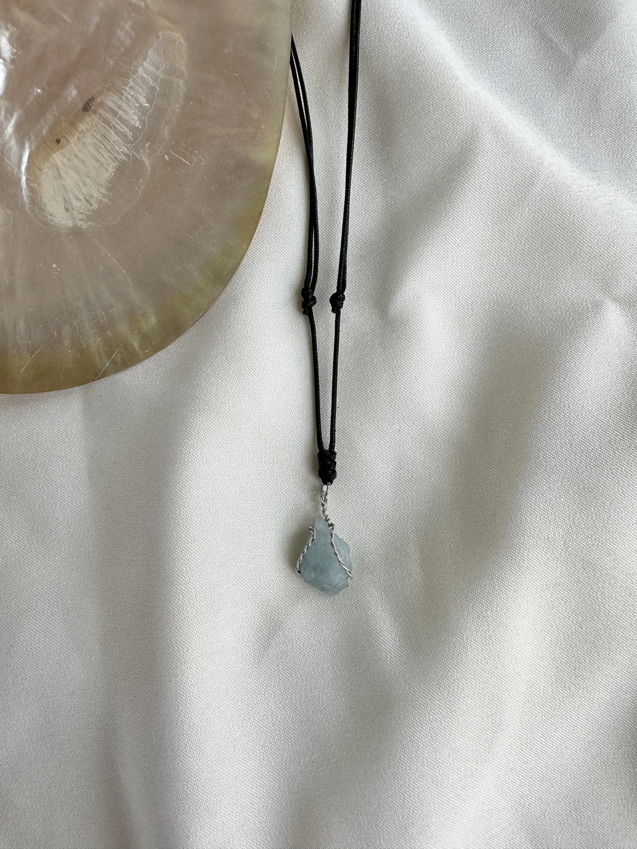 phuket-aquamarine-zodiac-crystal-stone.JPG
