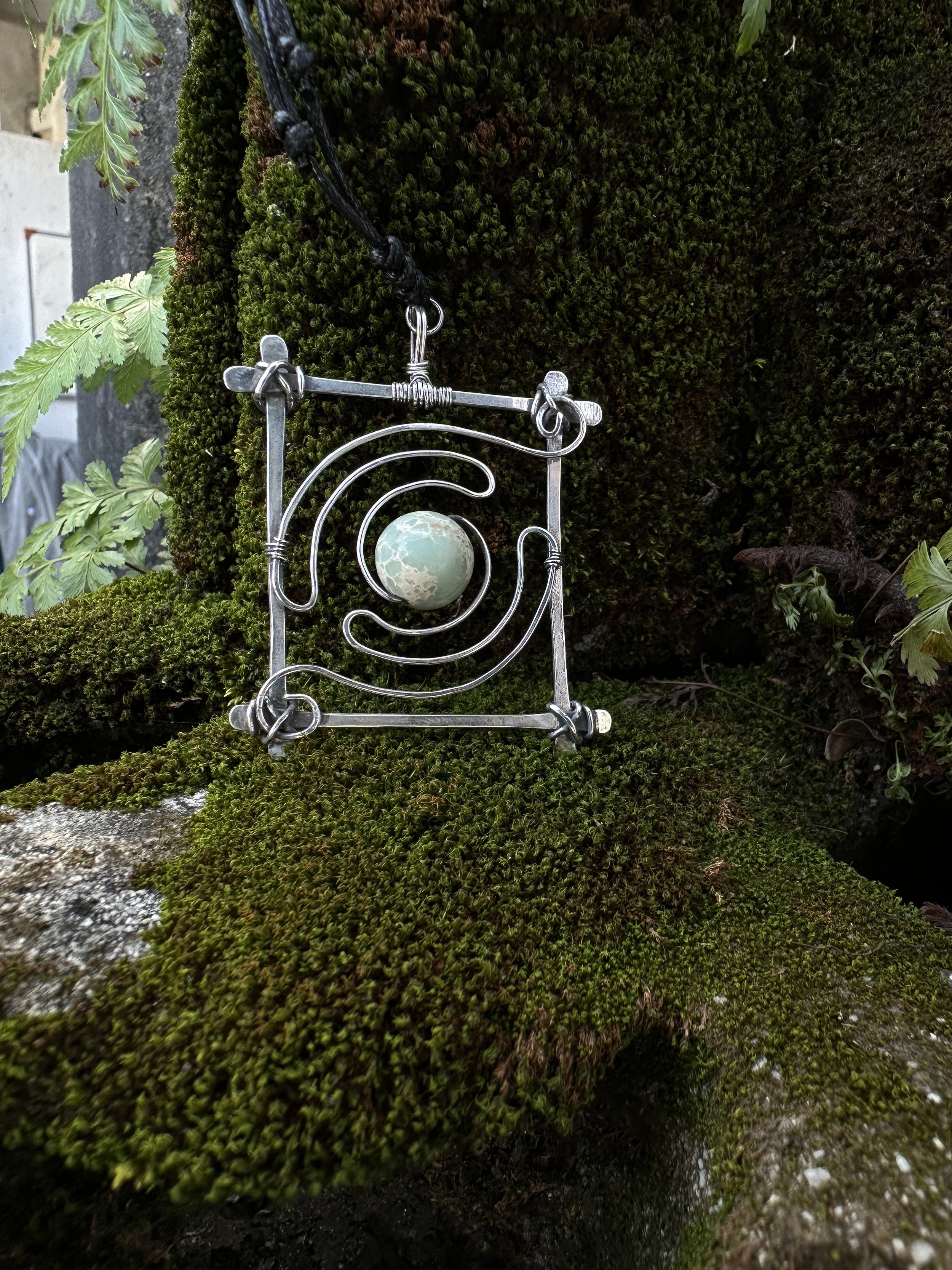 artistic-silver-statement-necklace.JPG