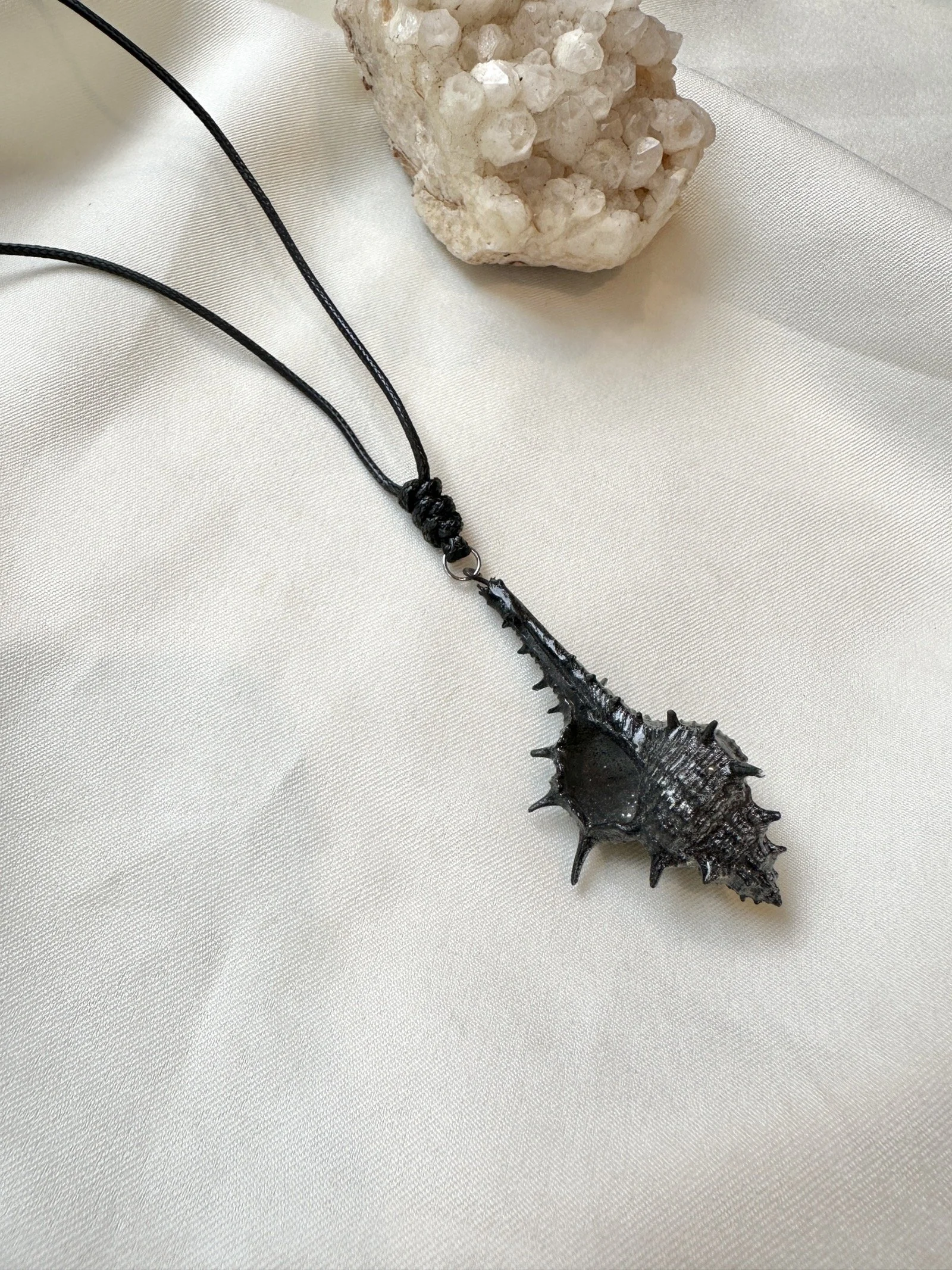 dark-shell-necklace-handmade-phuket.JPG