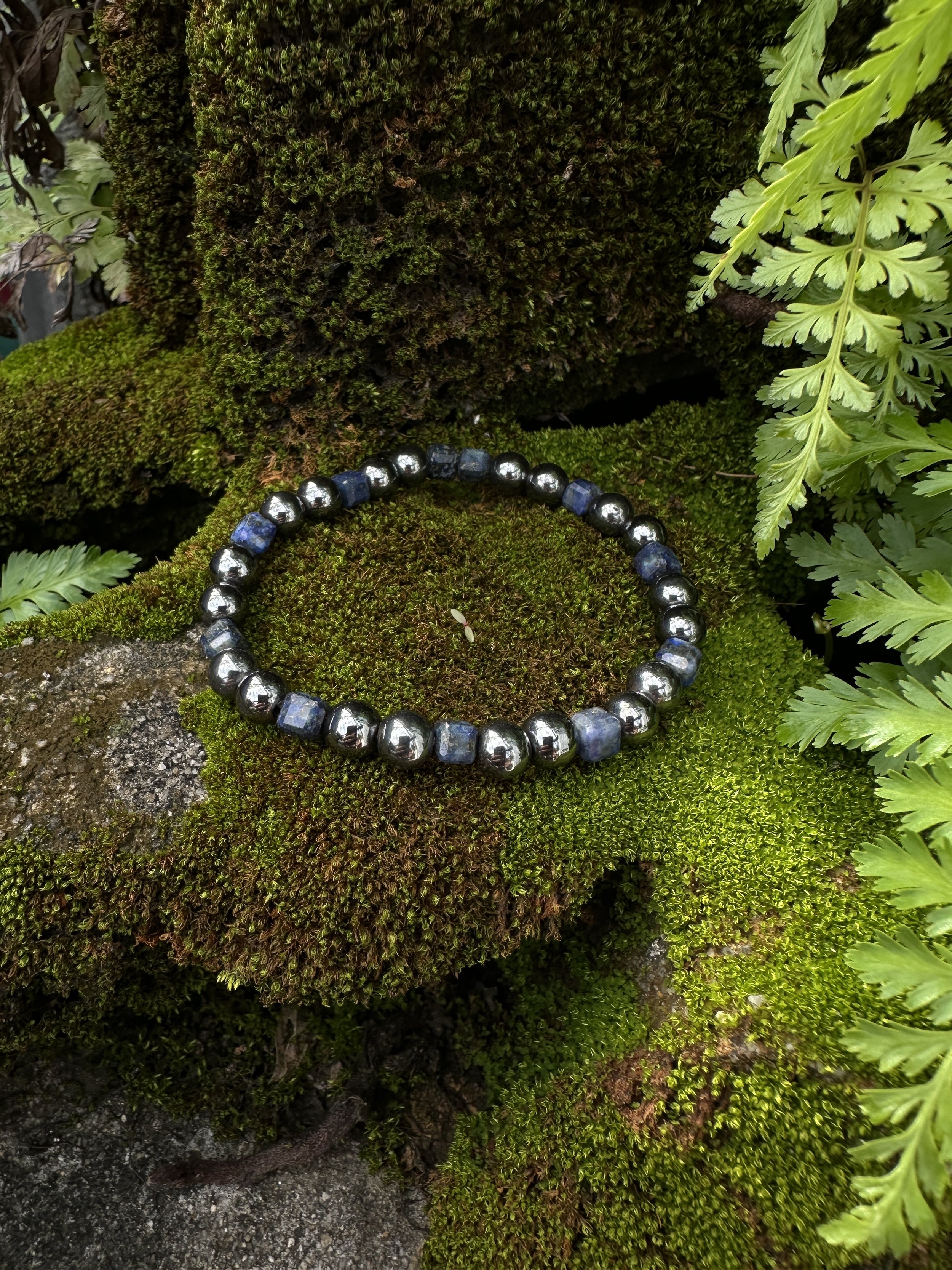 lapis-lazuli-hematite-bracelet-Thailand-phuket.JPG