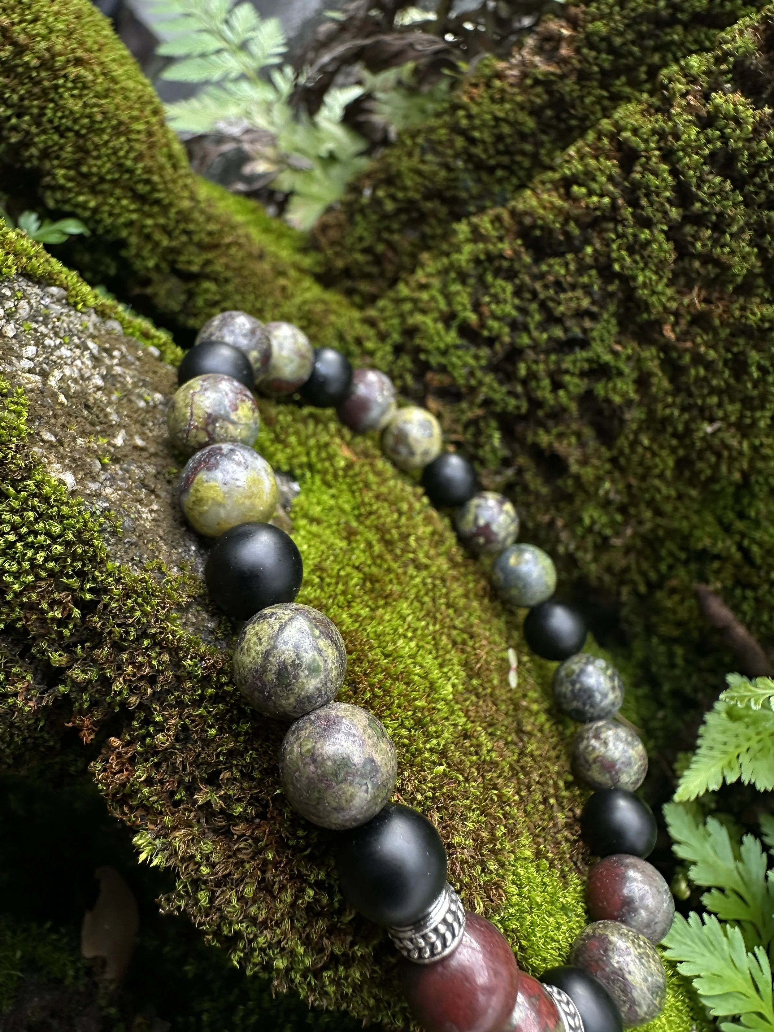 bloodstone-black-agate-bracelet.JPG