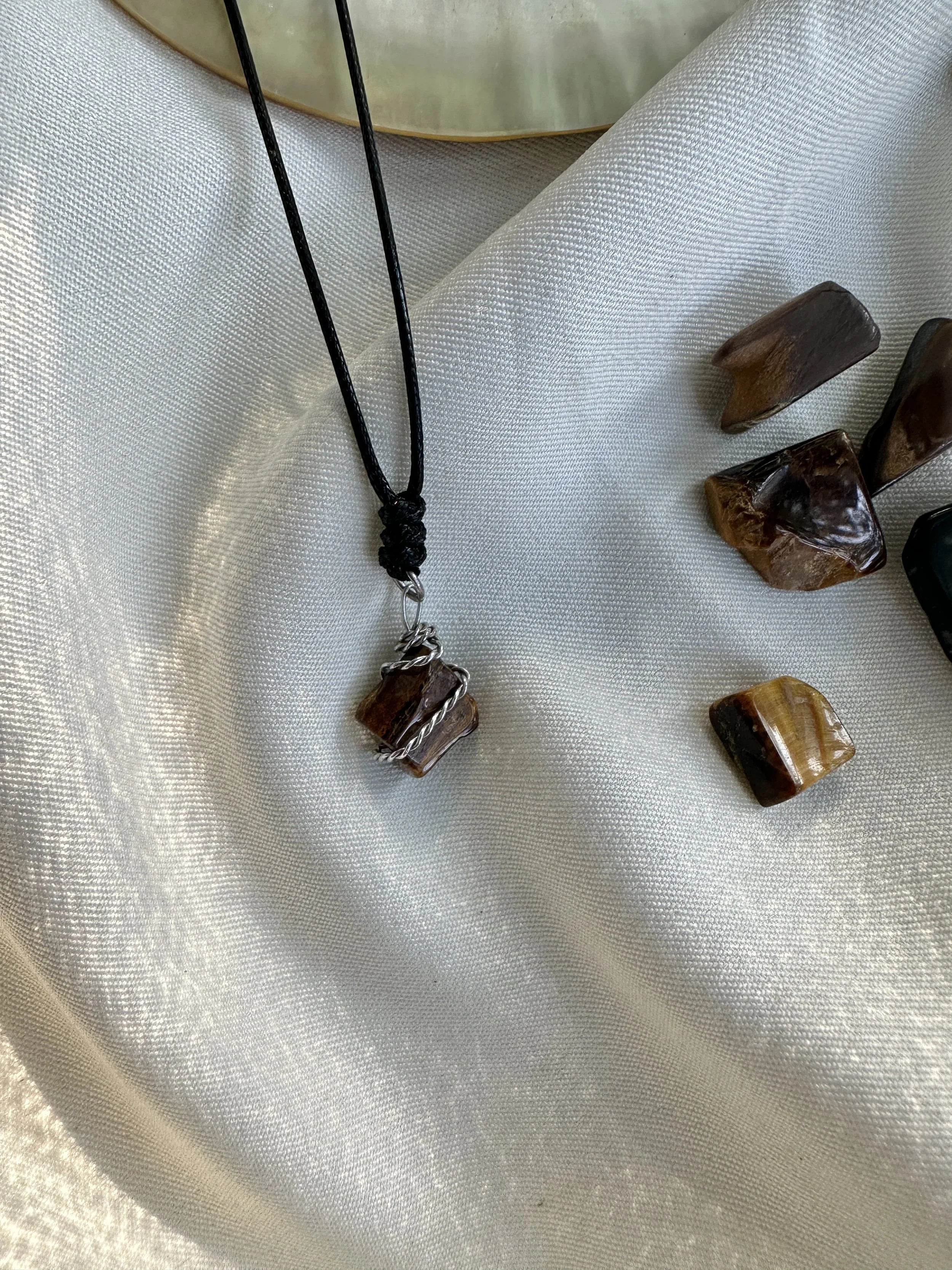 tiger-eye-gemstone-zodiac-stone.JPG