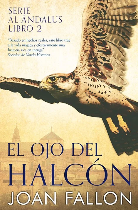 book cover of El Ojo del Halcon by joan fallon showing a falcon flying over the city.