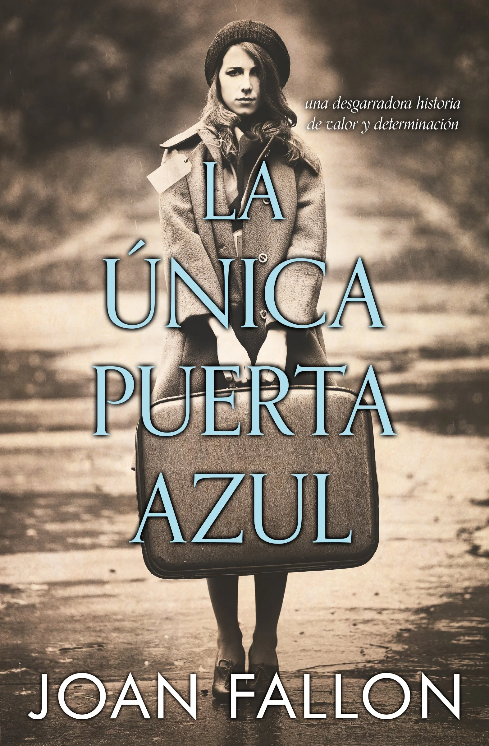 Book cover for La Unica Puerta Azul showing a young evacuee with her suitcase.