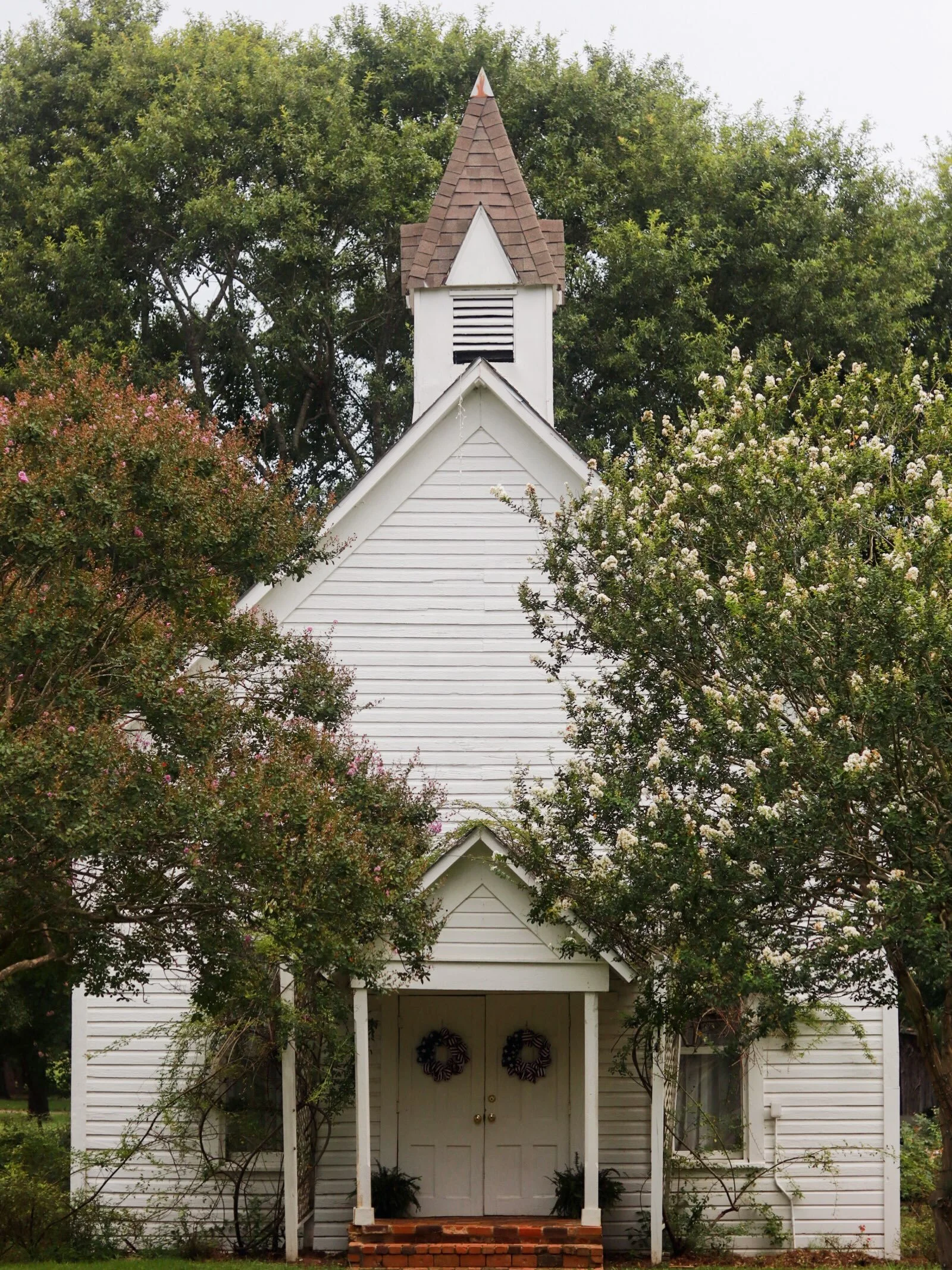 Planning your Nacogdoches itinerary? Millard&rsquo;s Crossing deserves a spot on it!

This 37-acre historic village is home to restored East Texas homes and buildings dating back to the 1800s, each with its own story to tell. Wander through Victorian