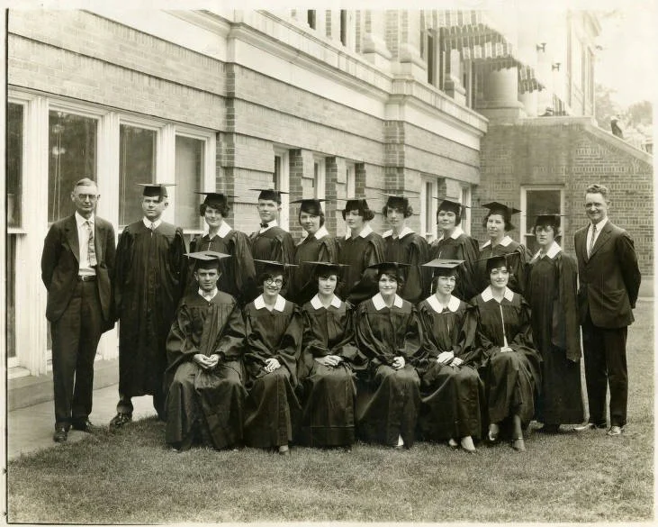 Once a lumberjack, always a lumberjack!💜🪓

Pictured is our very own Miss Gladys Hardeman, @sfasu class of 1926. One hundred years after her graduation, a group of SFA students, parents, and alumni gather in her dining room this morning to celebrate