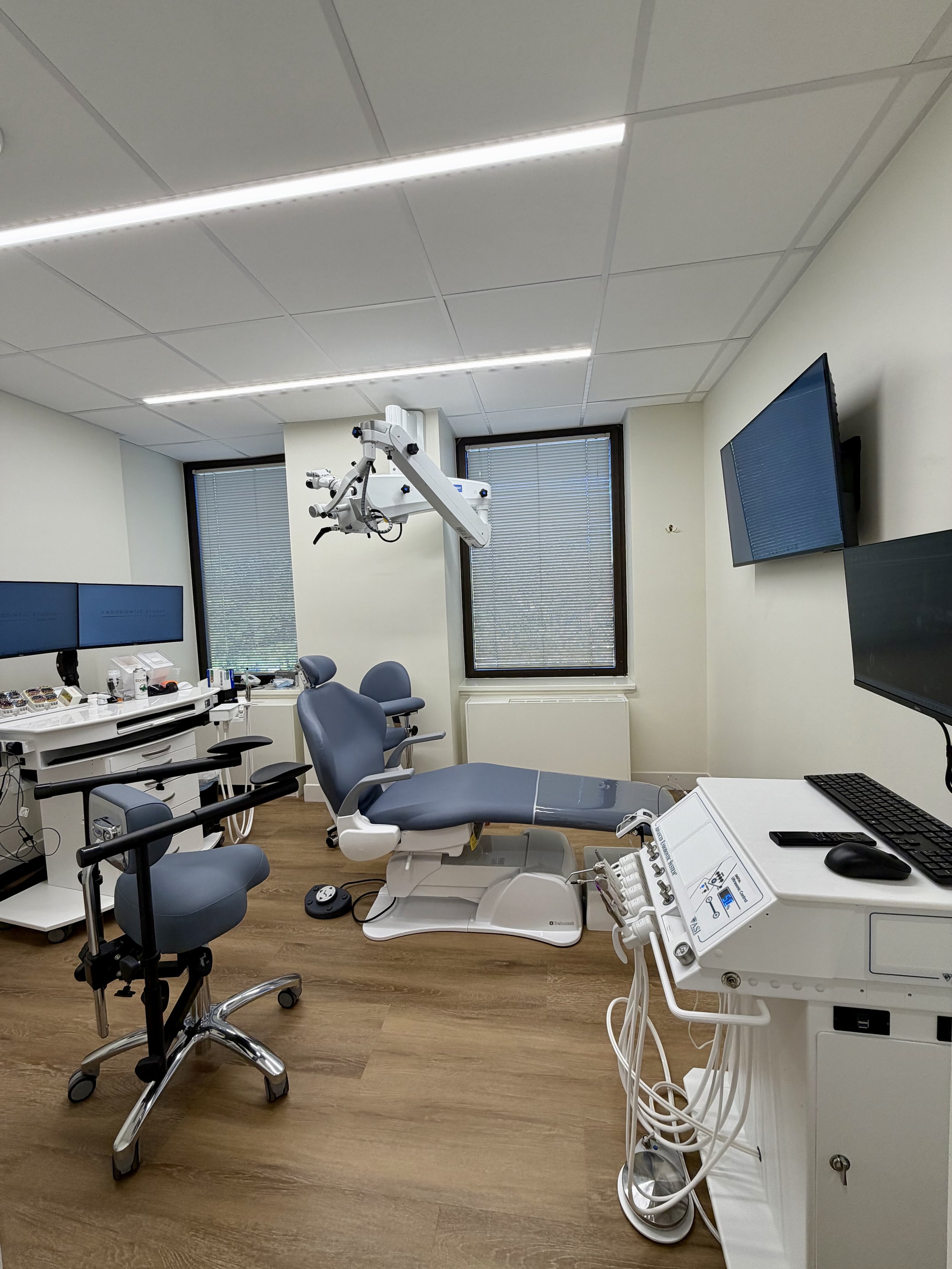Dental operatory with dental operating microscope and ASI cart setup