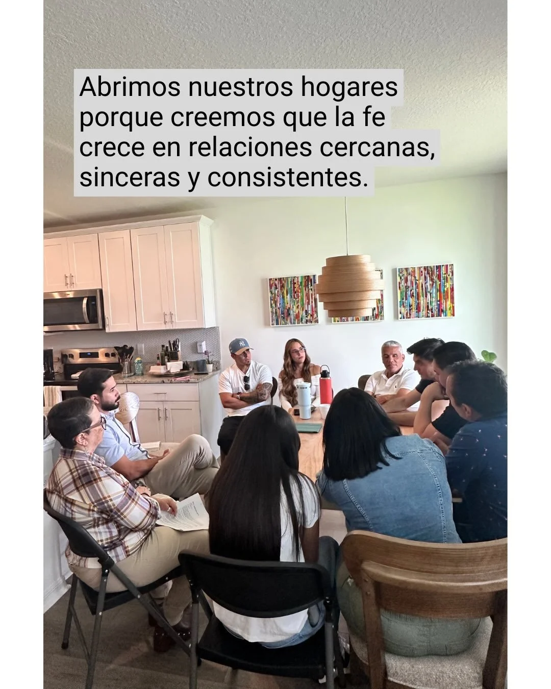 Viva Churches es una red de comunidades simples que buscan vivir la visi&oacute;n b&iacute;blica de la iglesia de una manera cercana, cotidiana y centrada en Jes&uacute;s.

Nos reunimos en hogares para compartir la vida, aprender las Escrituras, orar
