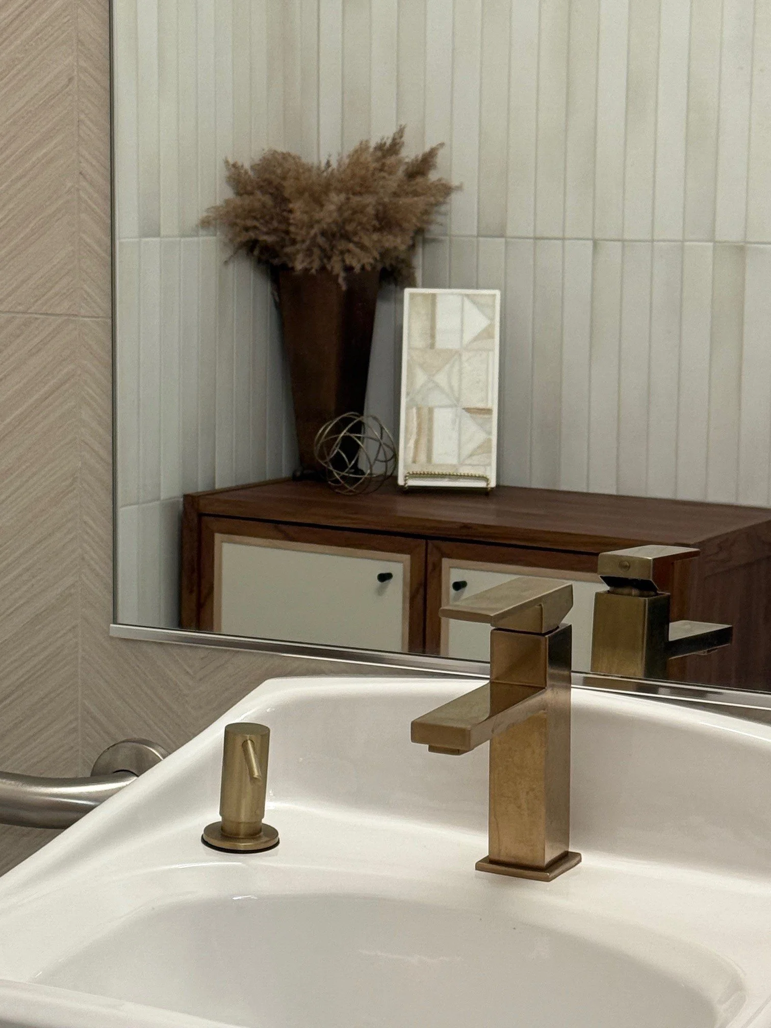 showroom restroom7.jpg