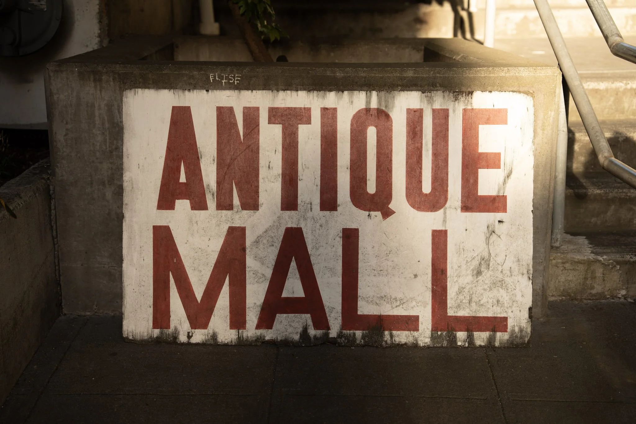 antique mall sign.jpg