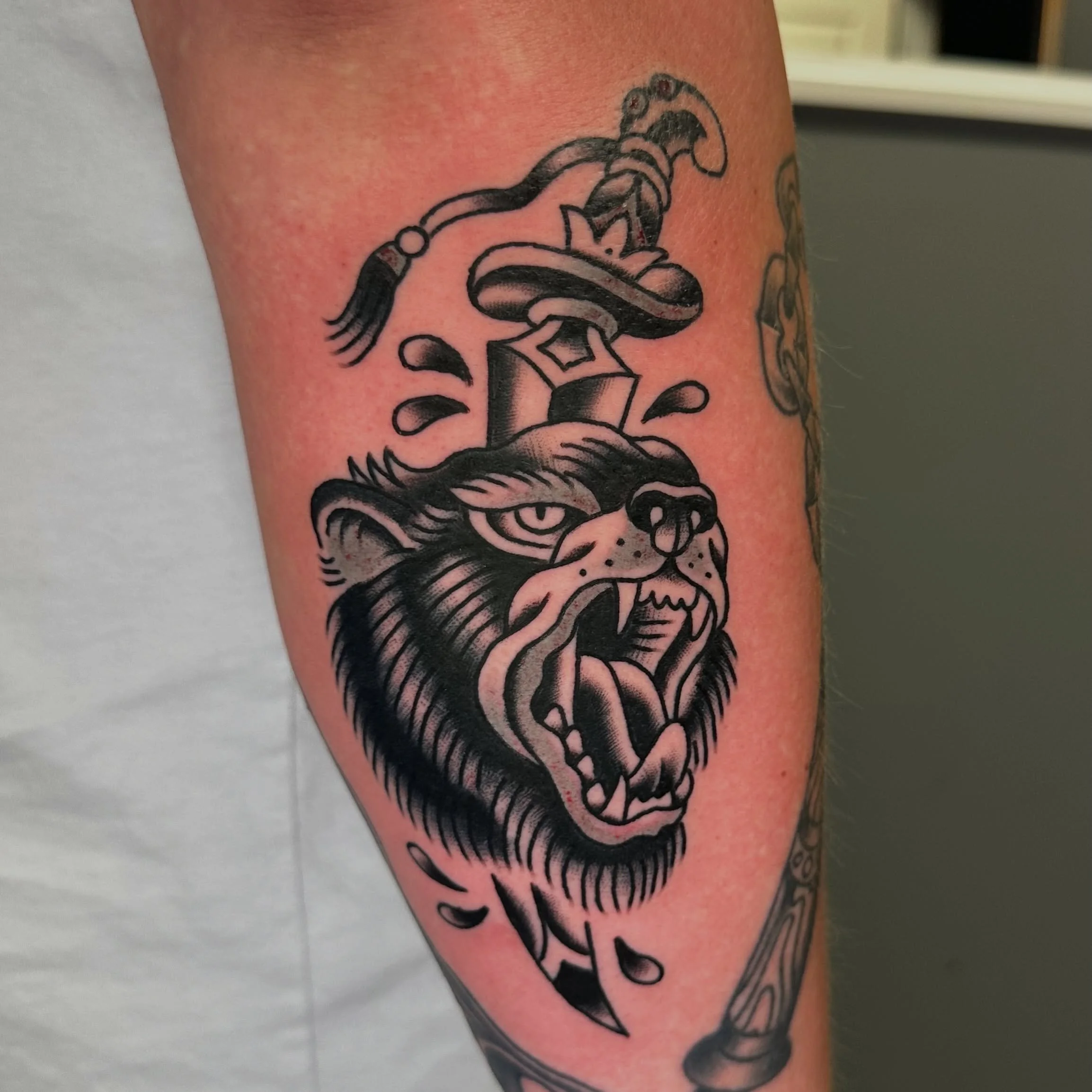 Fun flash for @lloydflaugher who came all the way from Kentucky to get tattooed while he is on a work trip. Thanks again brother. ✌🏼done @pinstruck_tattoos