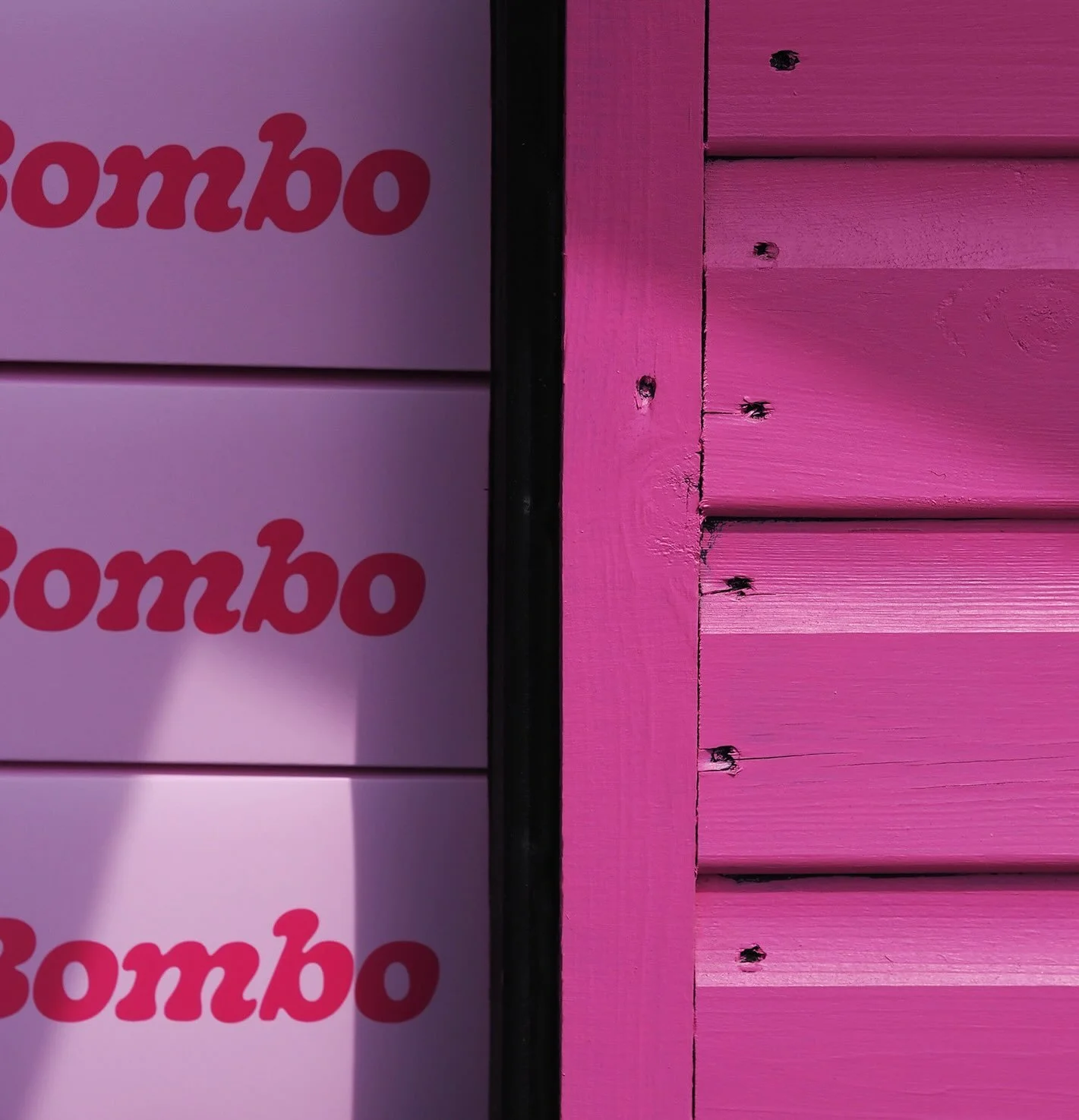 Proper camera images, where I had to select, manually upload, and slow it down. Something real nice about that.

The colours @bombodoughnuts stall at the harbour were STUNNING. As were the orange and pink tables in the market square, and the vivid ye
