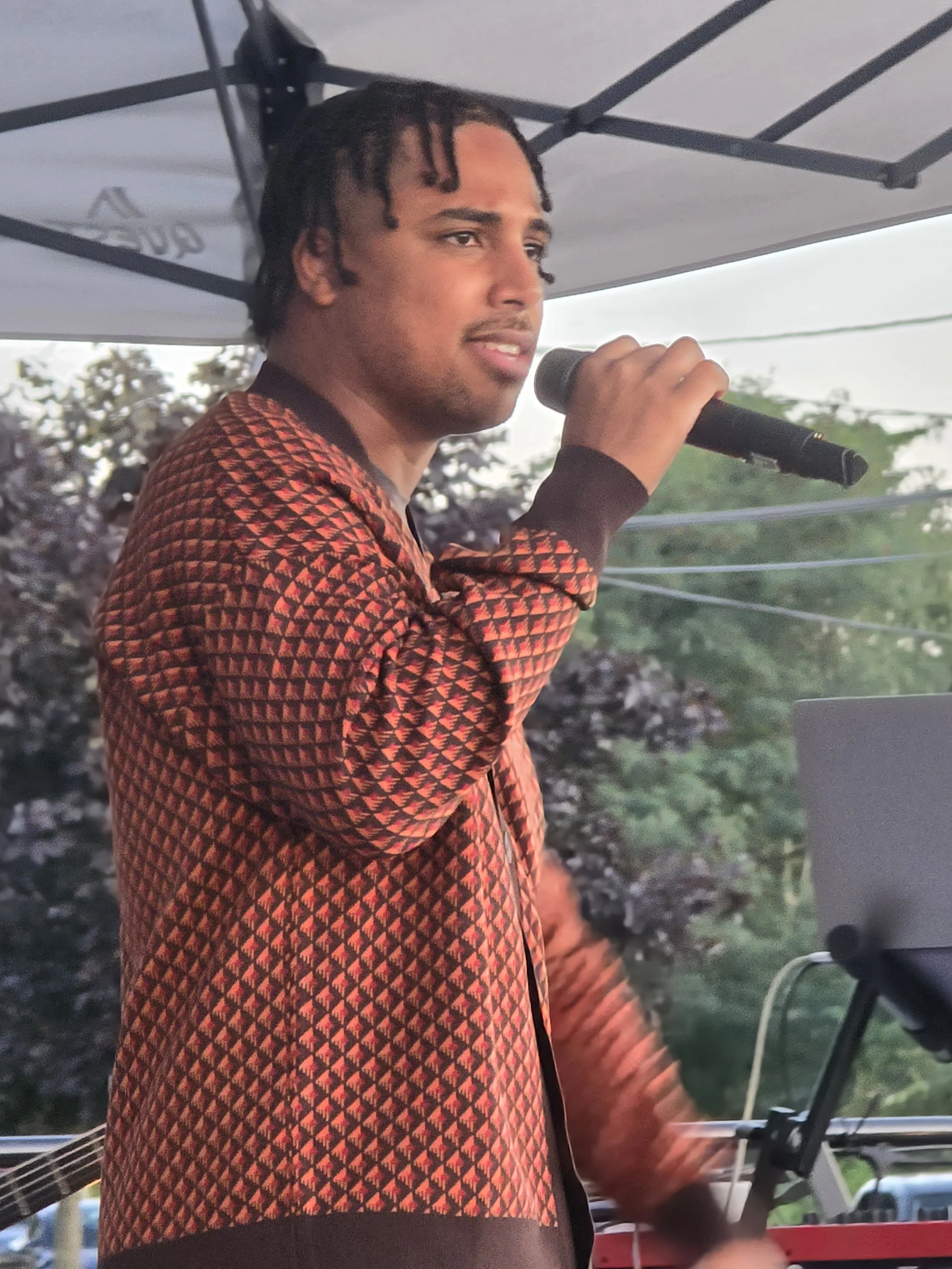 Laroy Streat performing live at Music Alley.