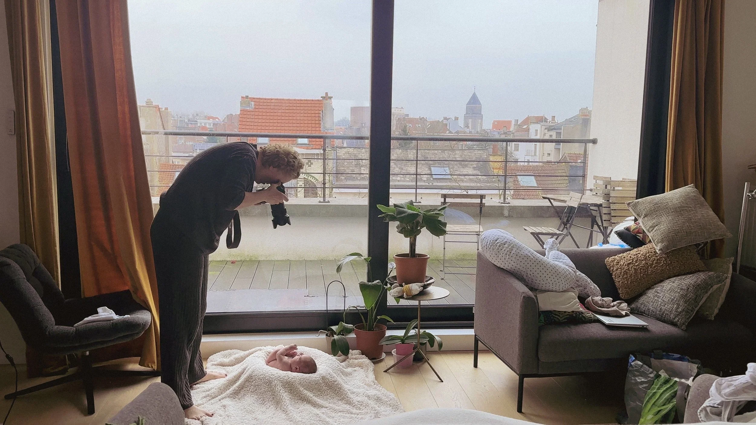 Why I Photograph Families At Home Instead of Studios
