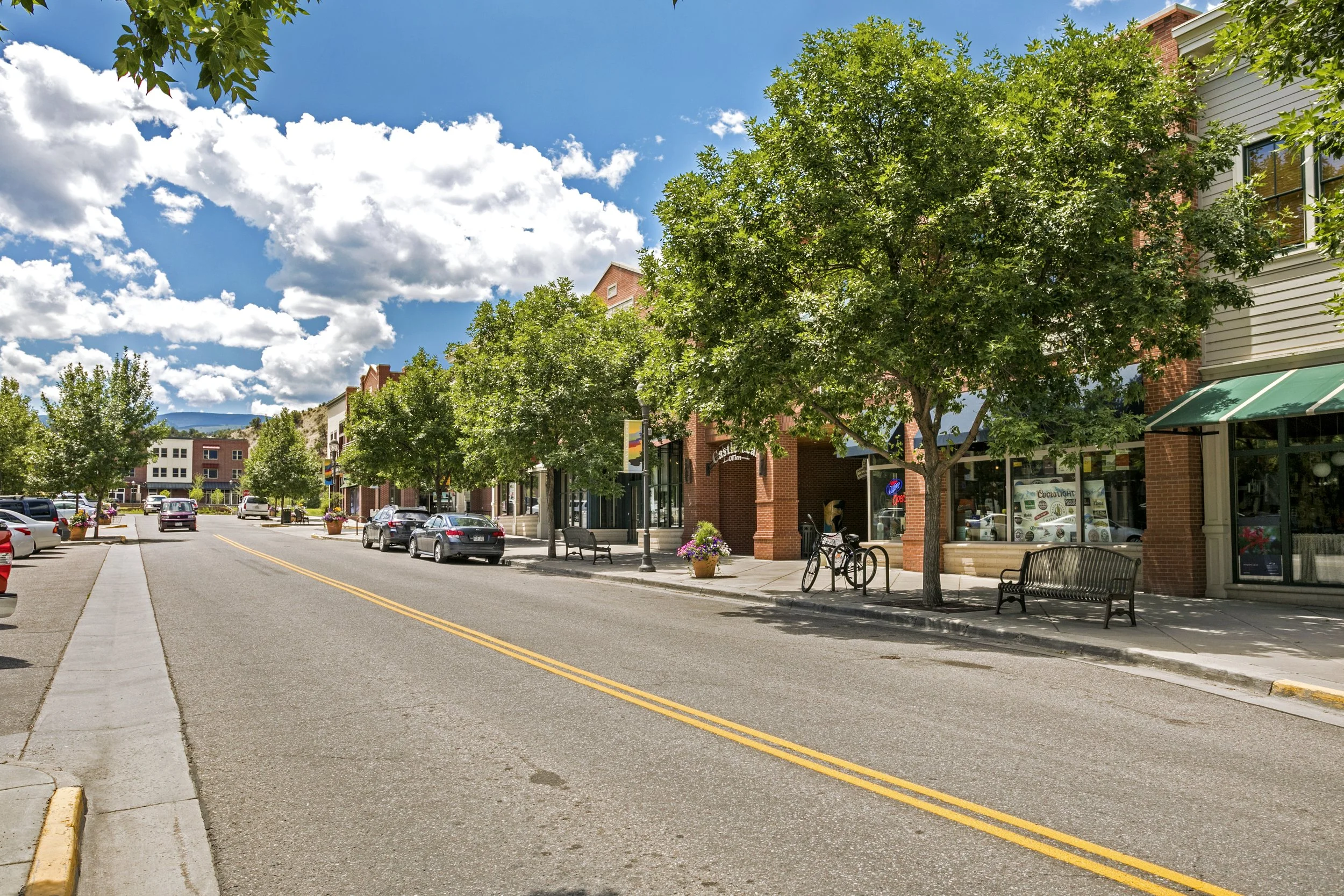 A Colorado mountain town road highlighting the beauty of Vail Valley and the lifestyle represented by Danielle Huidekoper, LIV Sotheby's International Realty