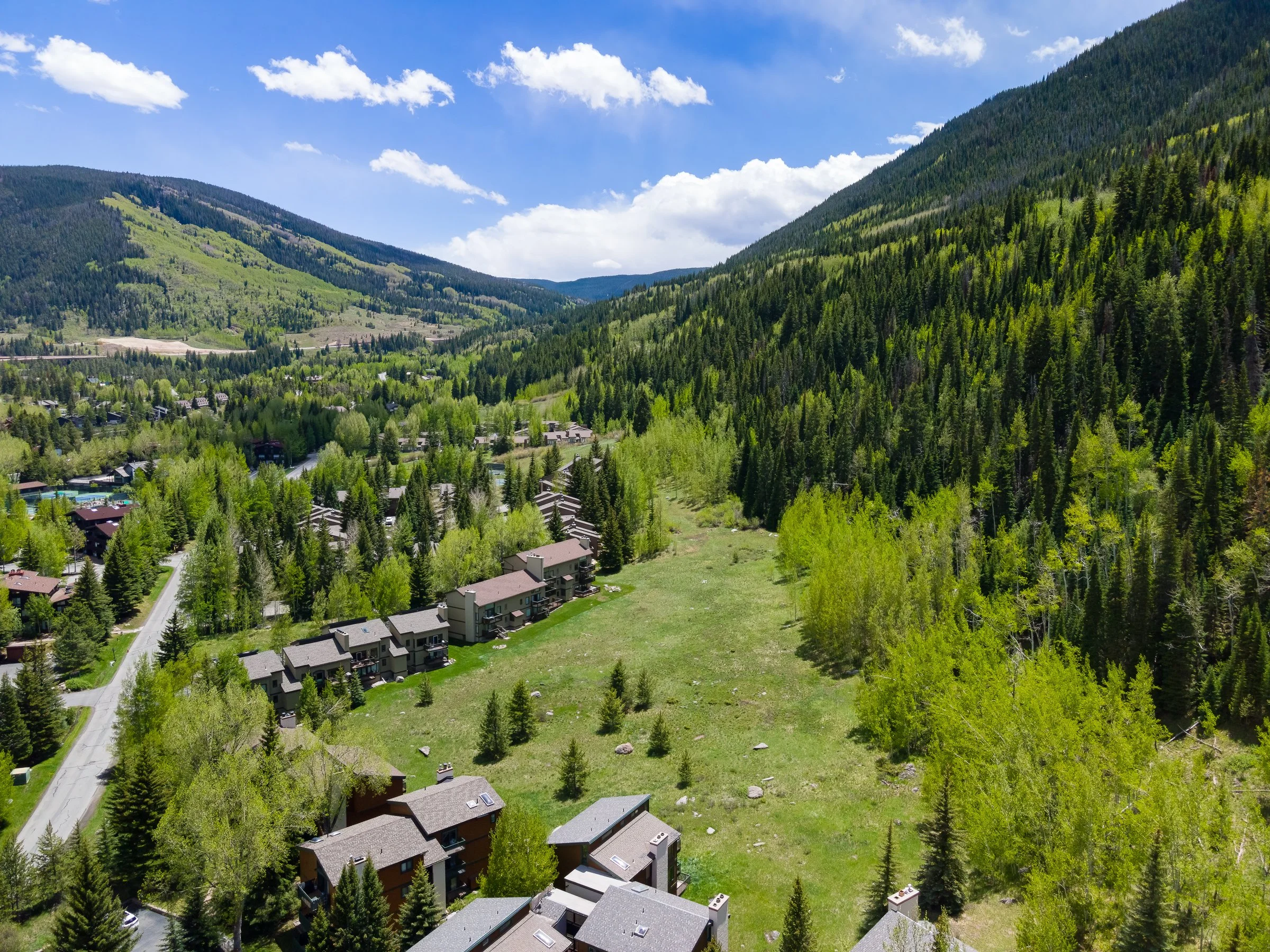 Colorado mountain landscape highlighting the beauty of Vail Valley and the lifestyle represented by Danielle Huidekoper, LIV Sotheby's International Realty.