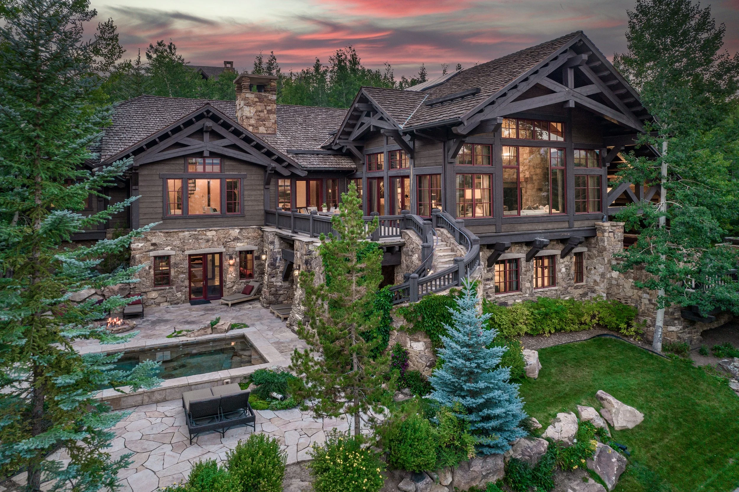 A large mountain-style house highlighting the beauty of Vail Valley and the lifestyle represented by Danielle Huidekoper, LIV Sotheby's International Realty.