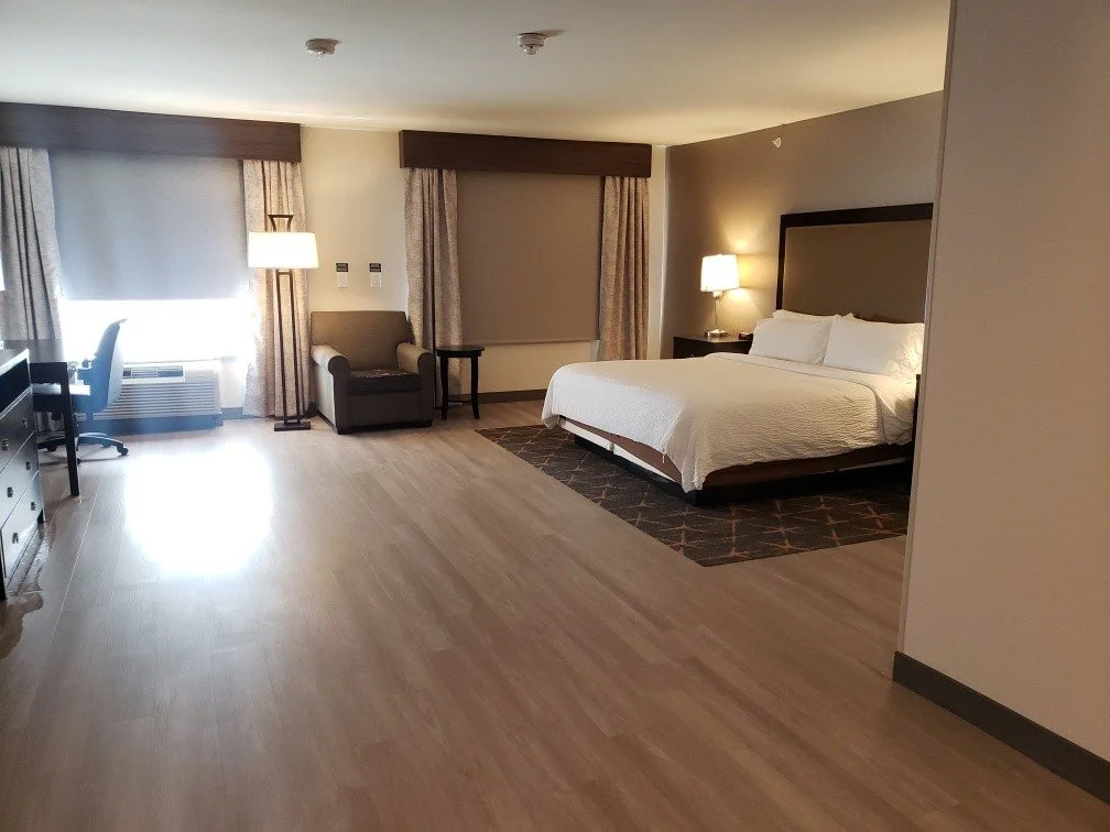 New hotel room, king, 2024.jpg