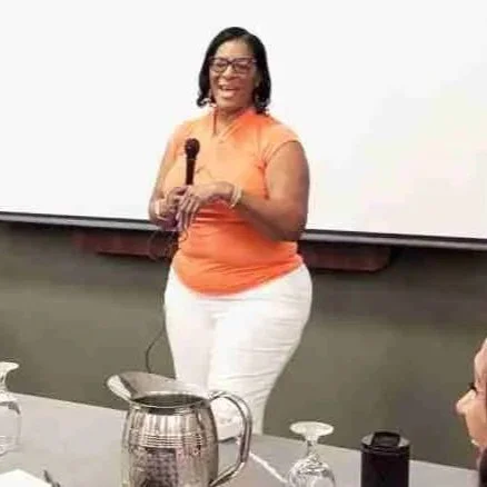 Laura-Teaching-1024x438.jpg