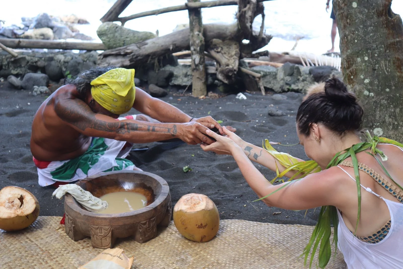 Tourisme authentique, inclusif et régénérateur. Christina Ochoa en Polynésie française par Nani Travels.