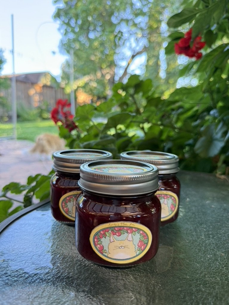 Mr. Lucky Plum Jam Label Design

Mr. Lucky checks the ripeness of plums on the tree, while playfully reaching out to them in a moment of irresistible curiosity. This playful plum jam label captures a small, charming story, where the character’s natur