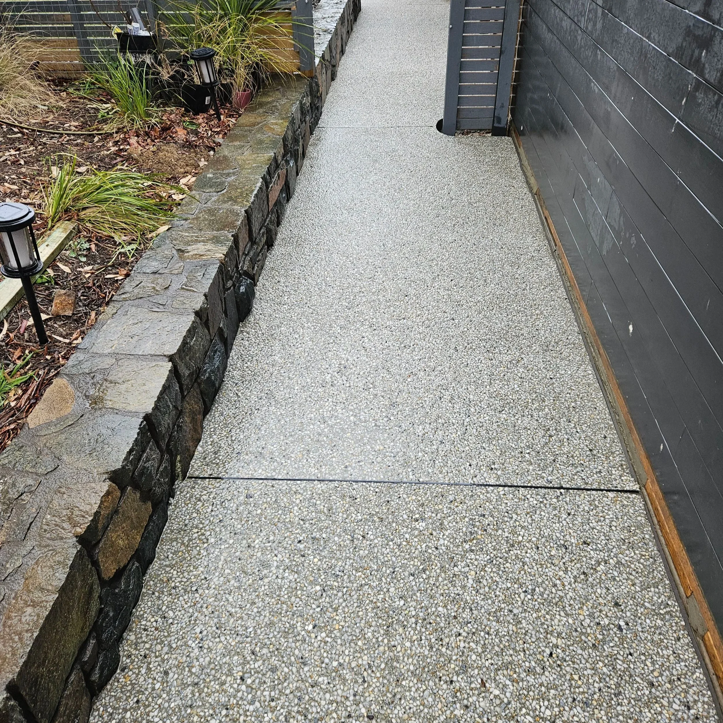 Coloured exposed aggregate concrete in Scullin ACT by Alford Concreting