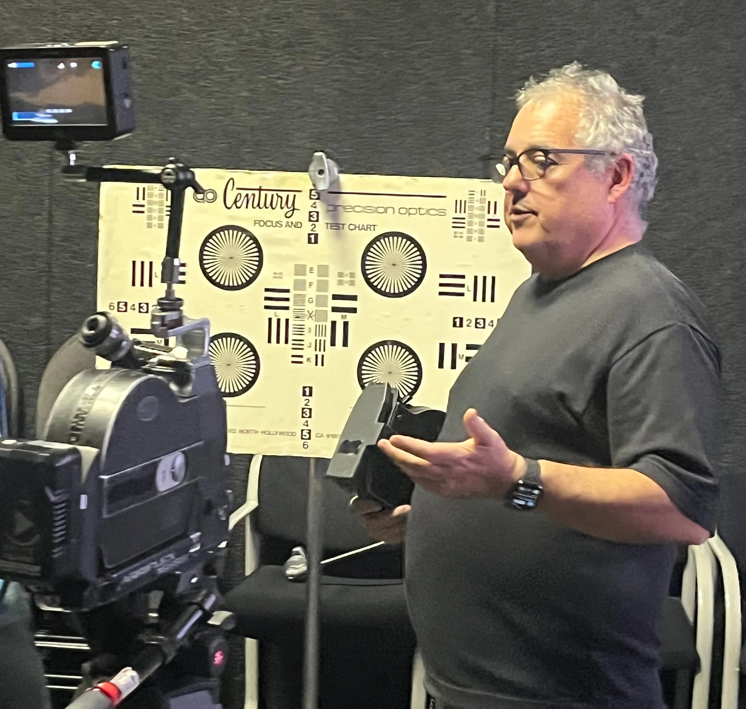 Cineworks is pleased to host another iteration of our 𝗜𝗻𝘁𝗿𝗼𝗱𝘂𝗰𝘁𝗶𝗼𝗻 𝘁𝗼 𝗔𝗻𝗮𝗹𝗼𝗴 𝗙𝗶𝗹𝗺: 𝗦𝗥𝗜𝗜 𝗦𝗲𝗿𝗶𝗲𝘀, led by Vancouver-based cinematographer Agustin Calderon.

Across five sessions, participants will learn the fundamentals