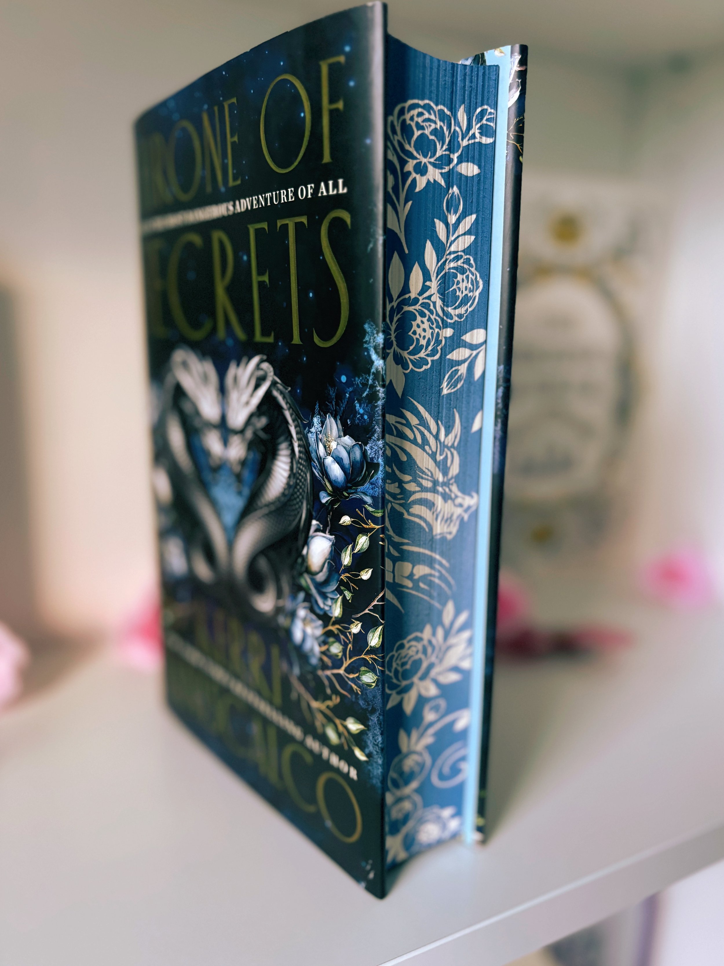 Throne of Secrets by Kerri Maniscalco Sprayed Edge