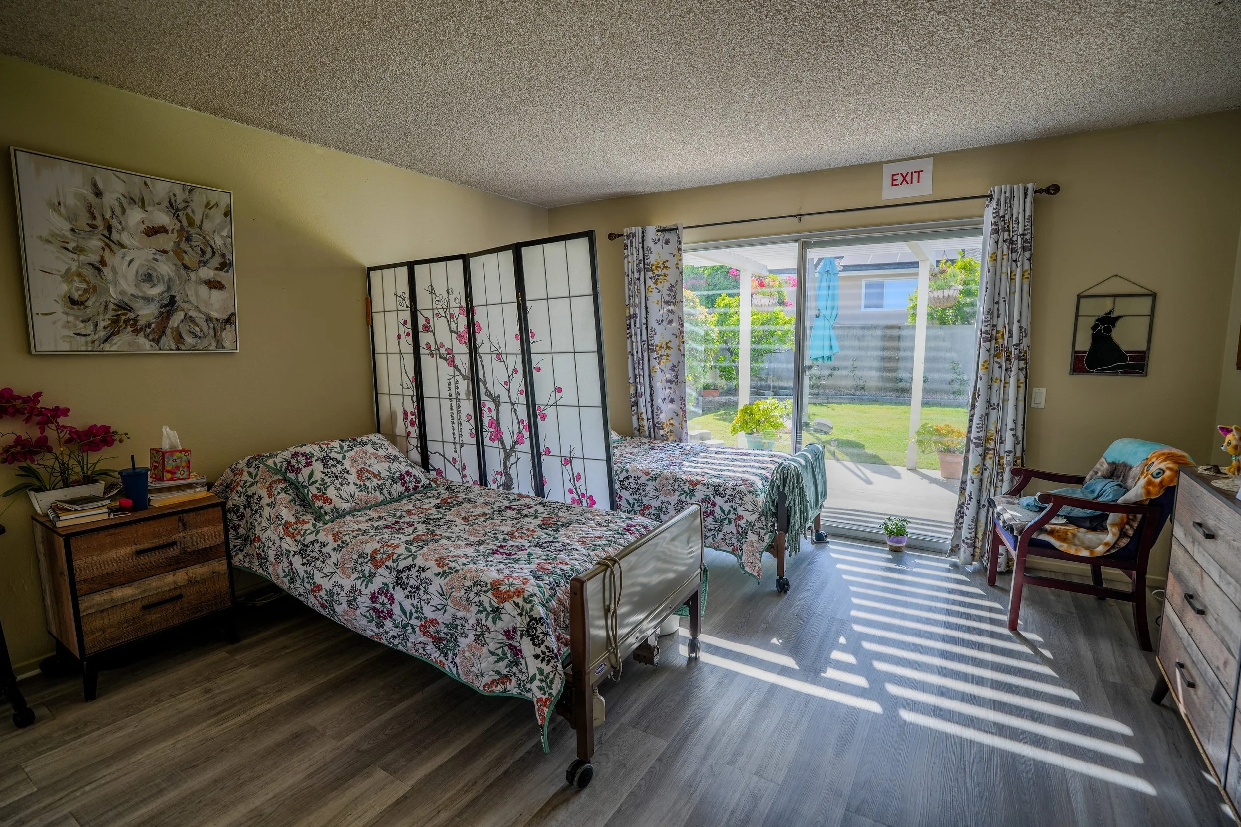 shared bedroom looking out to backyard
