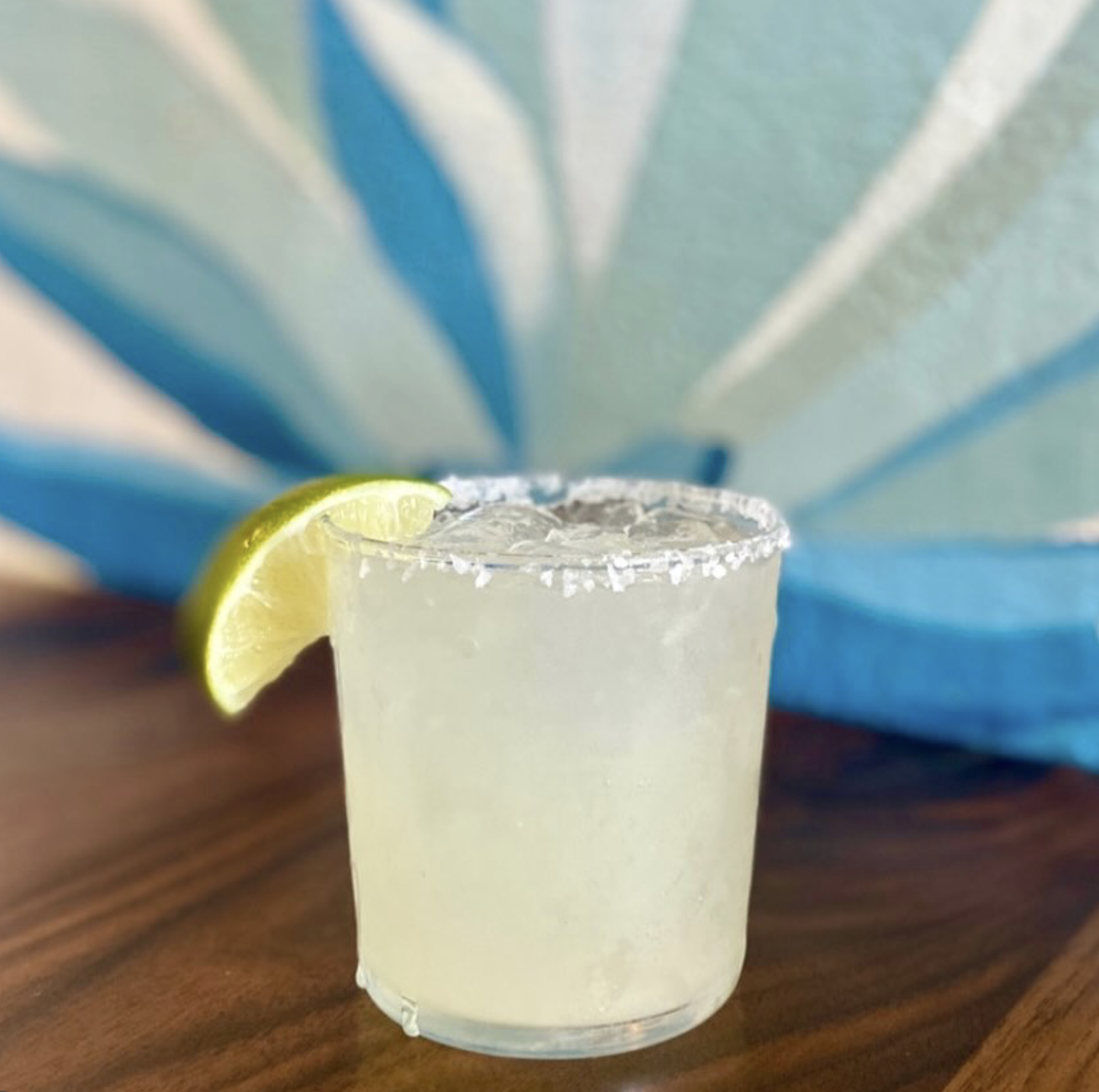margarita with lime wedge