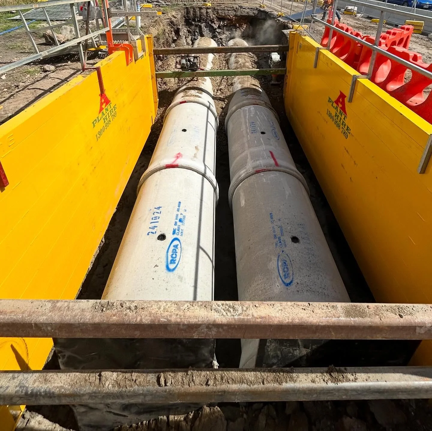 Twin 1050 retention drainage line.

#drainage #earthworks #mansfeild #earthmoving