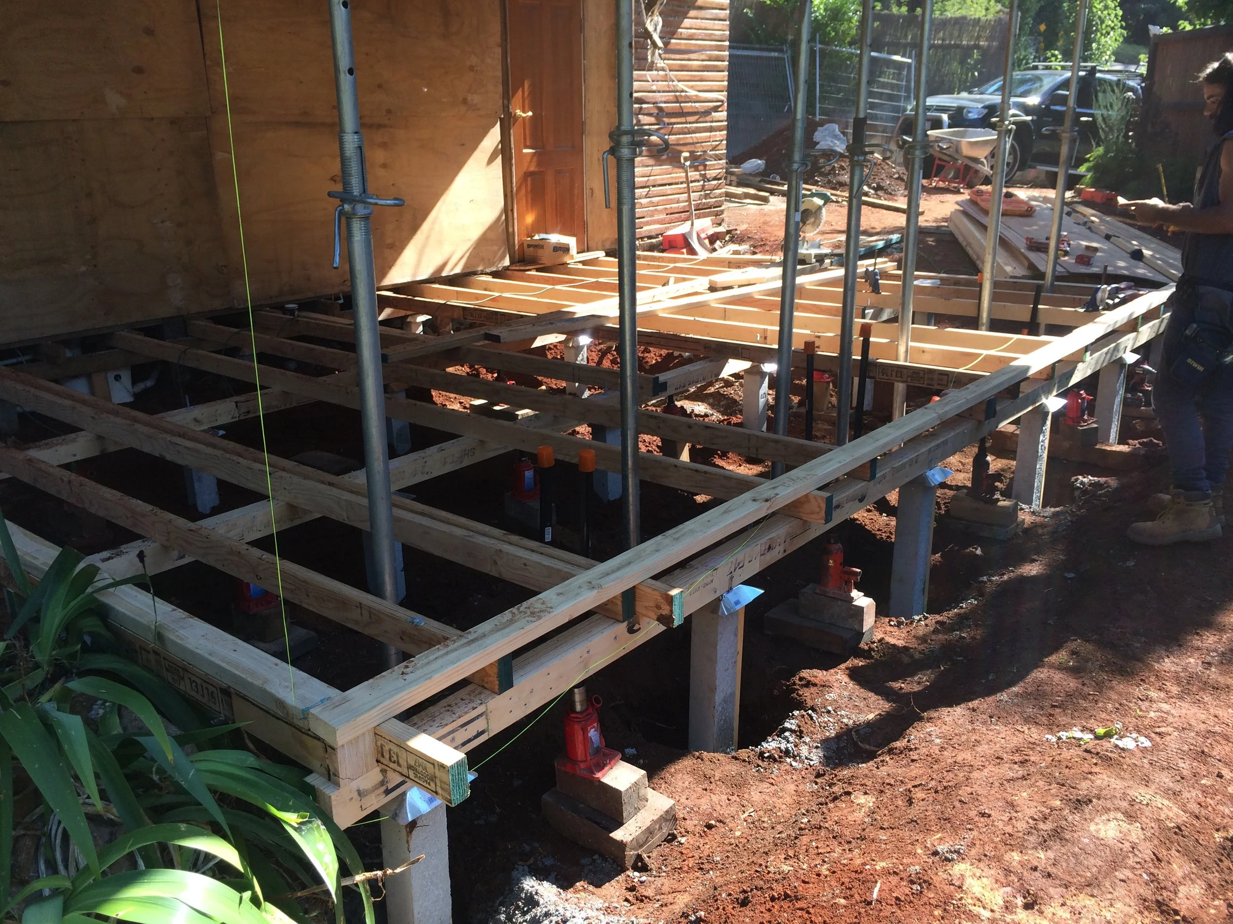 Oranssi carpenter using bench saw