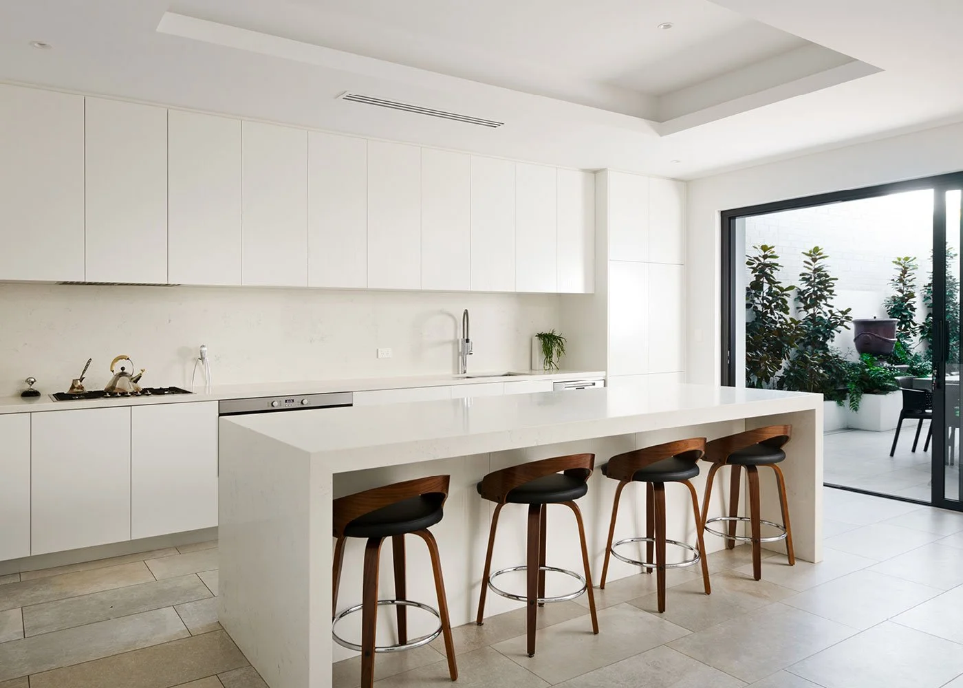 Calautti Homes - CityBeach - Contemporary Kitchen Design